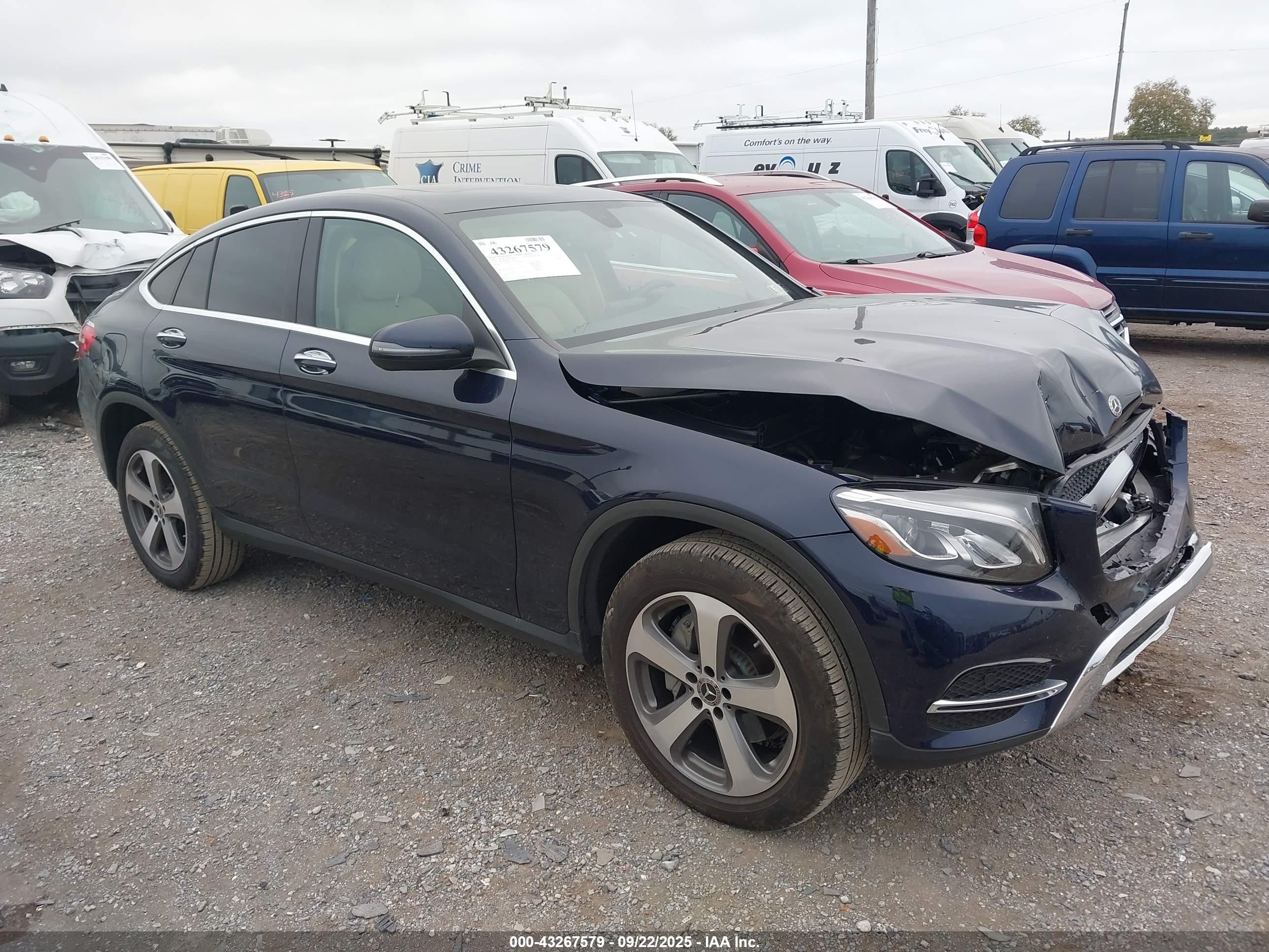 2019 Mercedes-Benz GLC 300, VIN WDC0J4KB5KF574462 — Front end