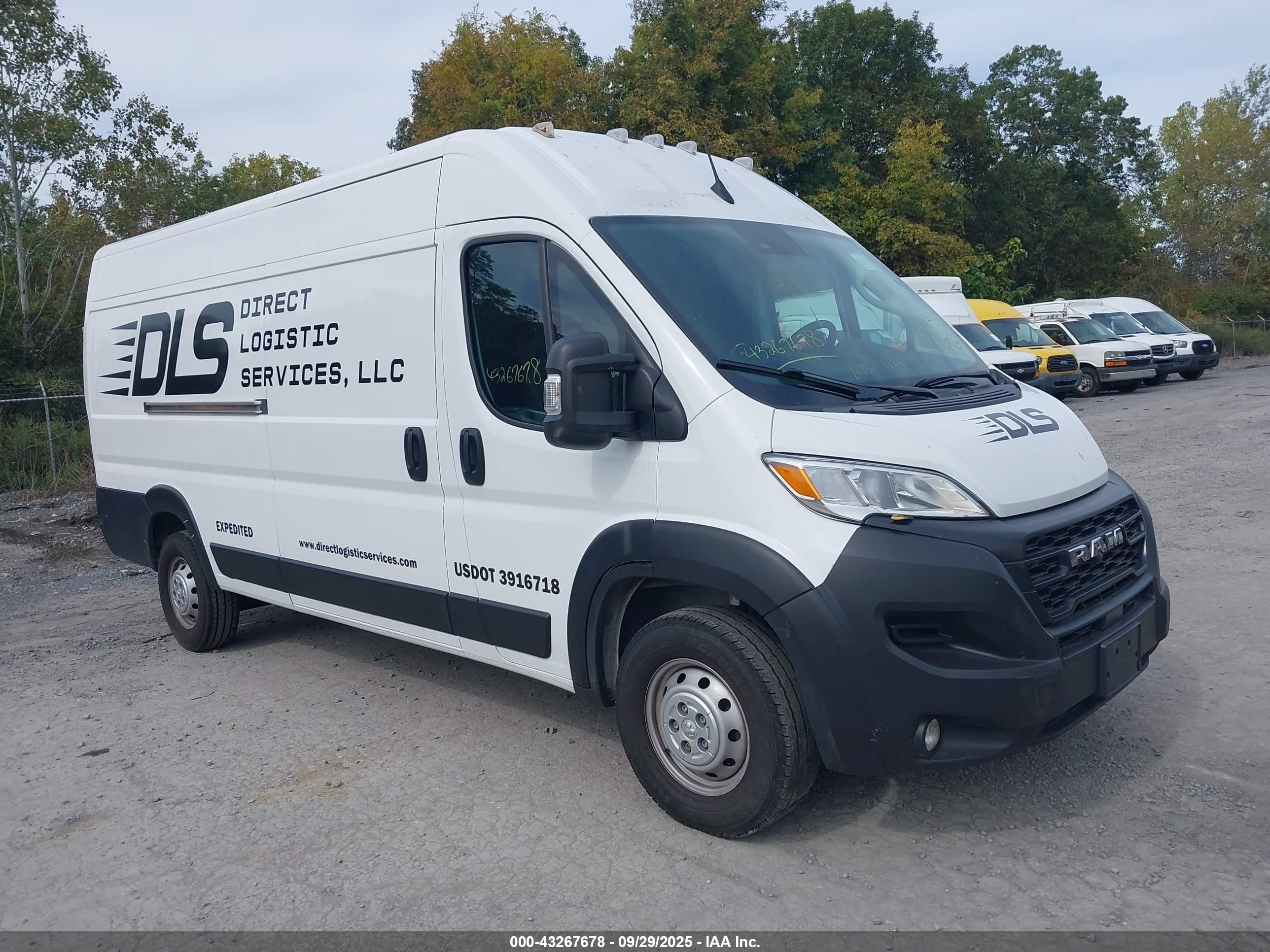 2023 Ram ProMaster Cargo, VIN 3C6MRVJG6PE510085 — Бок