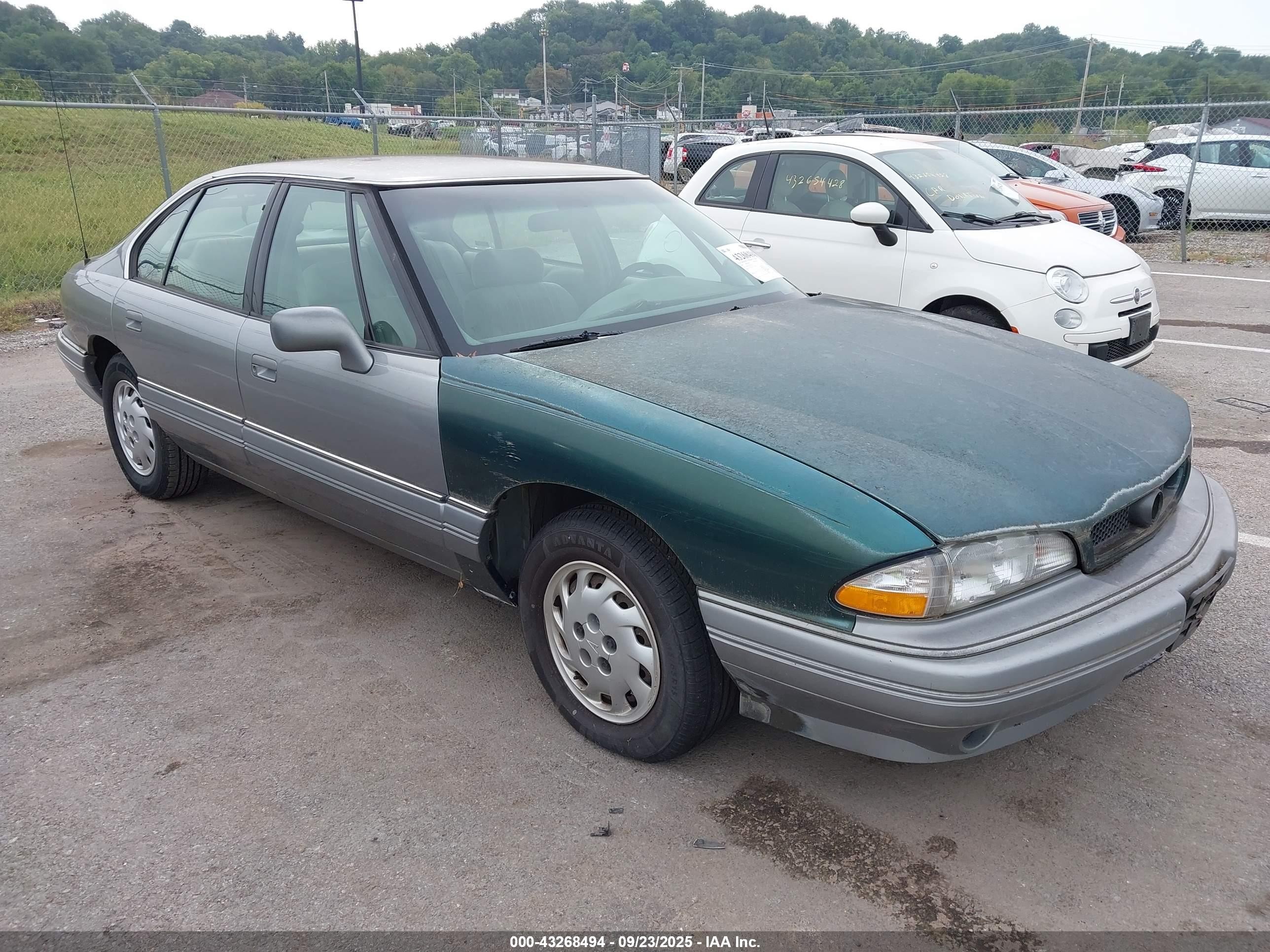 1993 Pontiac Bonneville SE, VIN 1G2HX53L3P1227905 — Normal wear