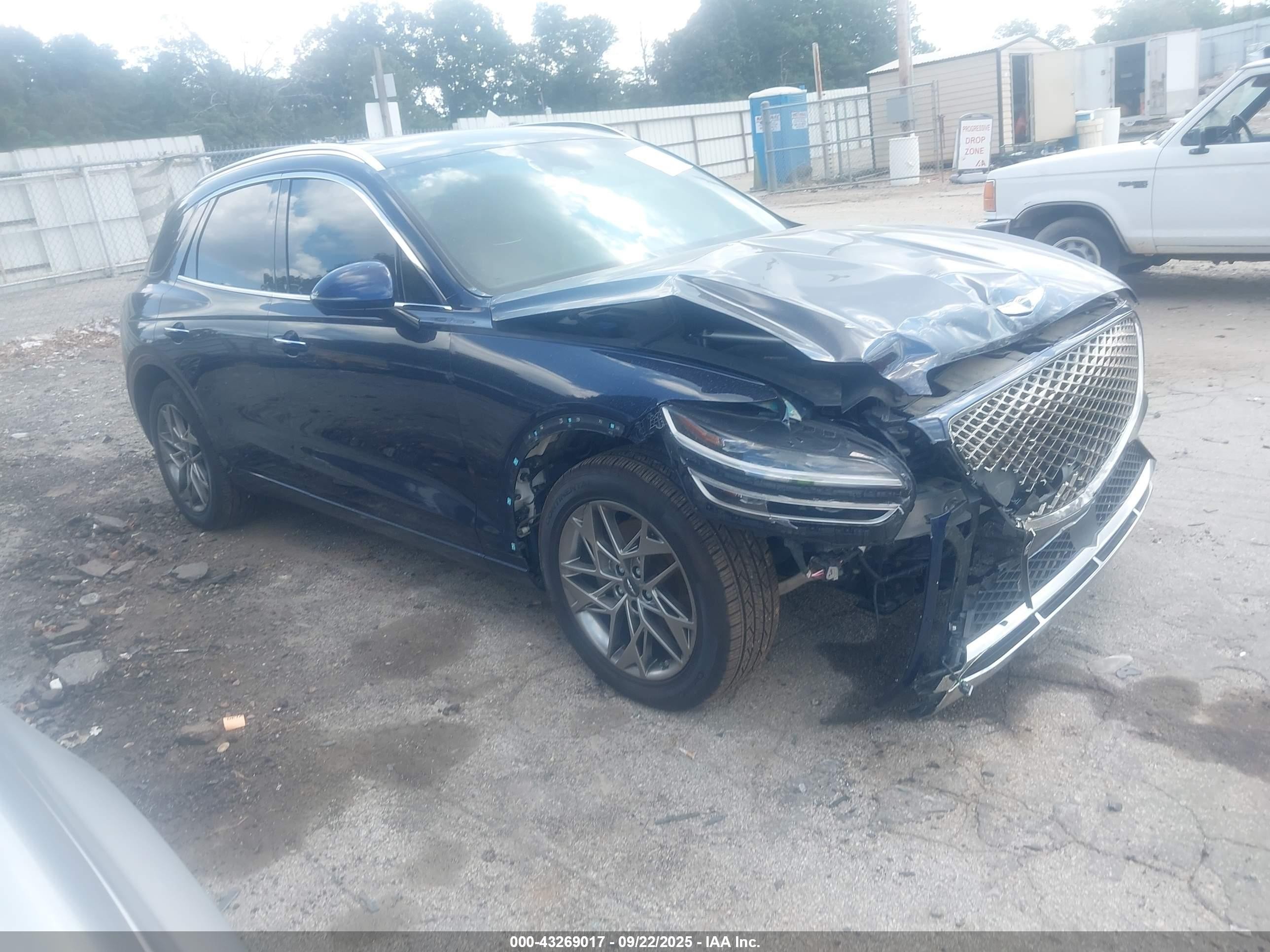 2022 Genesis GV70 2.5T, VIN KMUMADTB8NU071298 — Front end