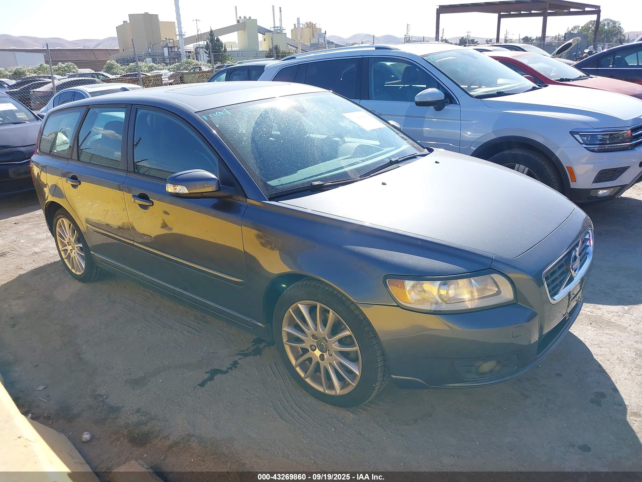 2011 Volvo V50, VIN YV1672MW5B2637242 — Normal wear