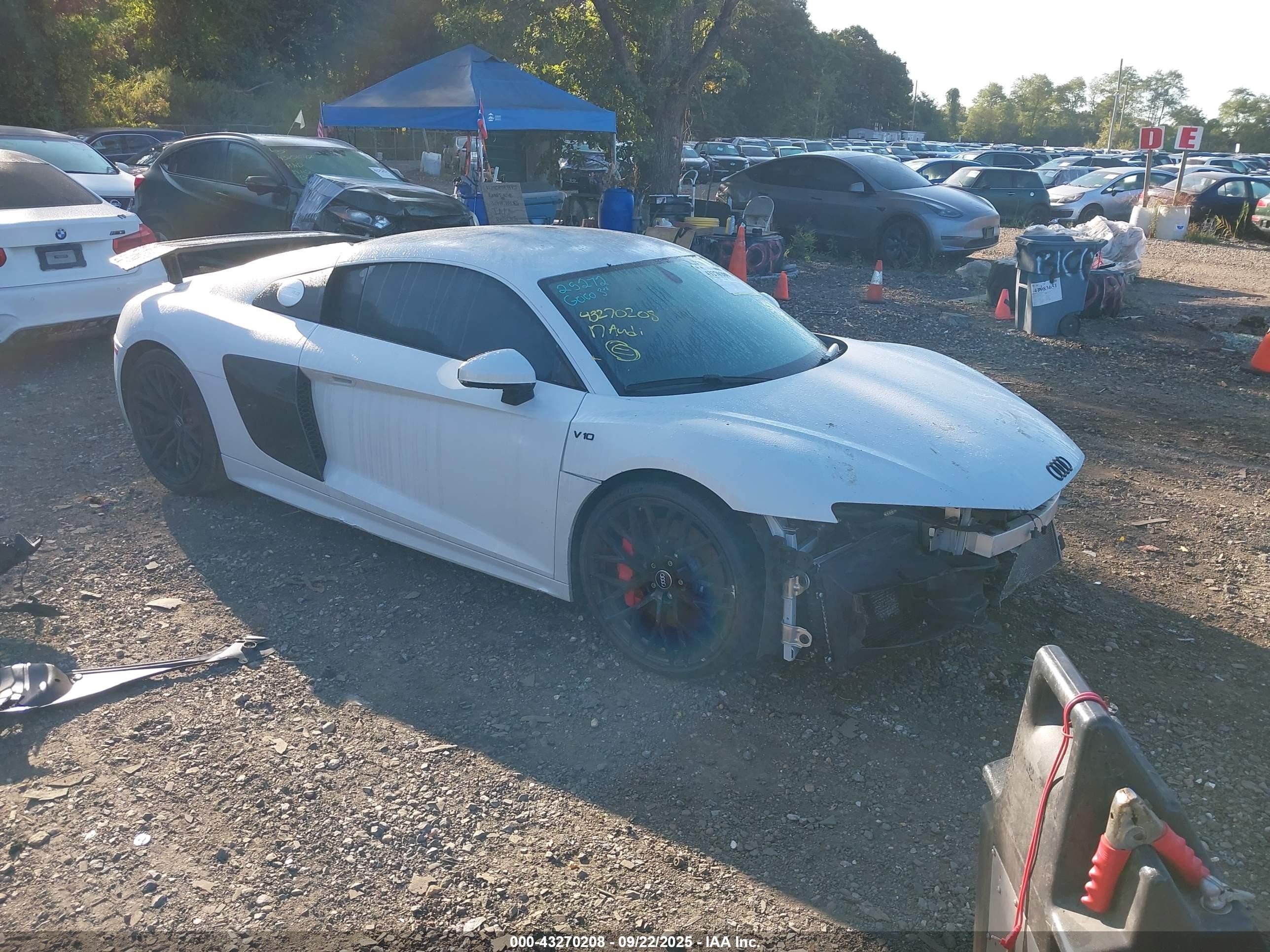 2017 Audi R8 V10, VIN WUAEAAFX4H7902881 — Front end