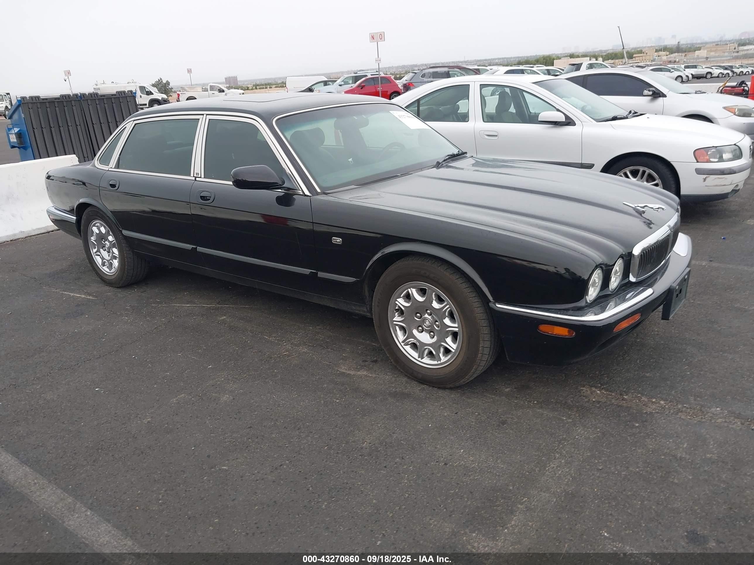 1999 Jaguar XJ, VIN SAJHD6046XC866745 — Front end
