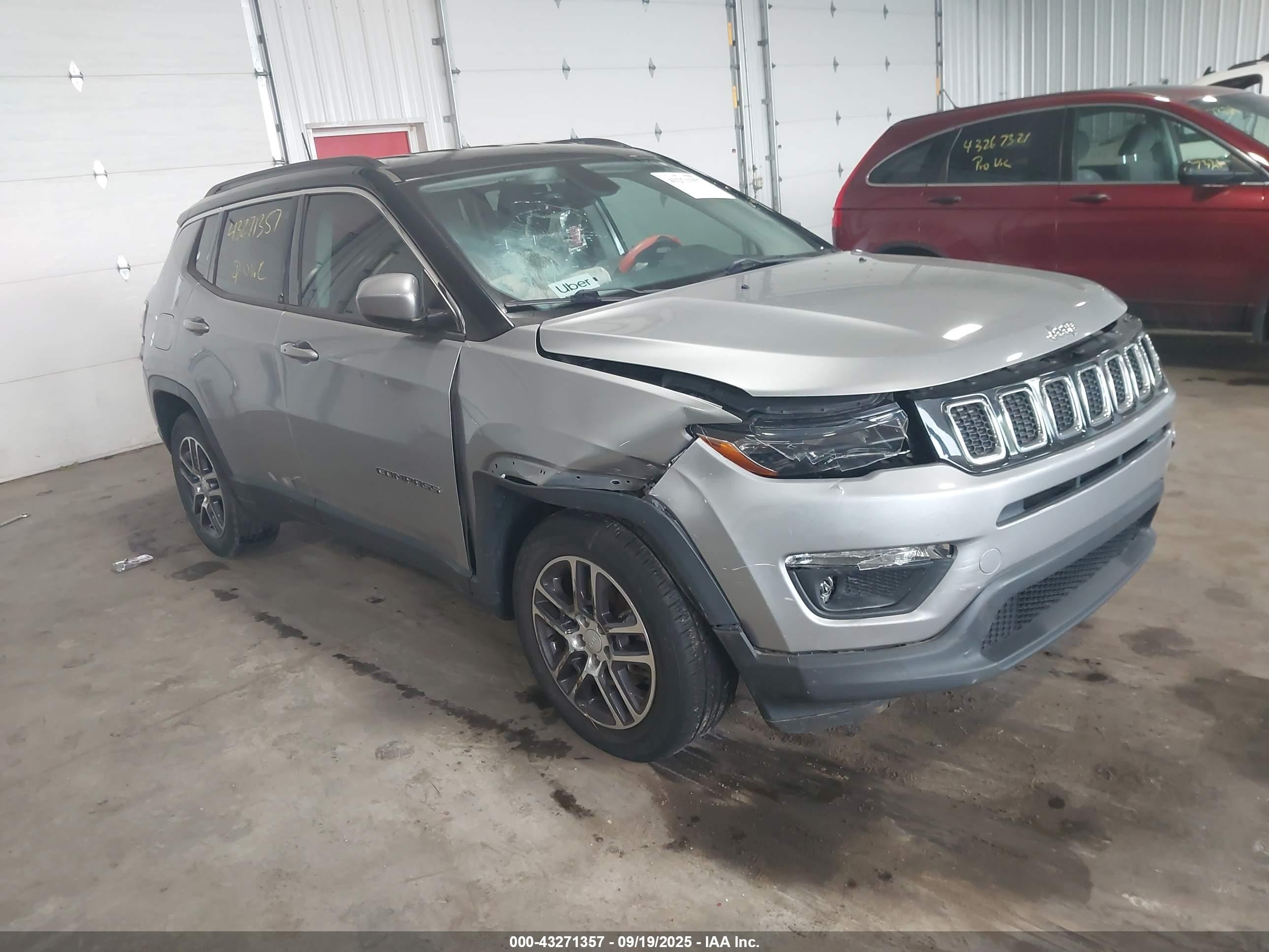2018 Jeep Compass Latitude, VIN 3C4NJCBB6JT181905 — Front end