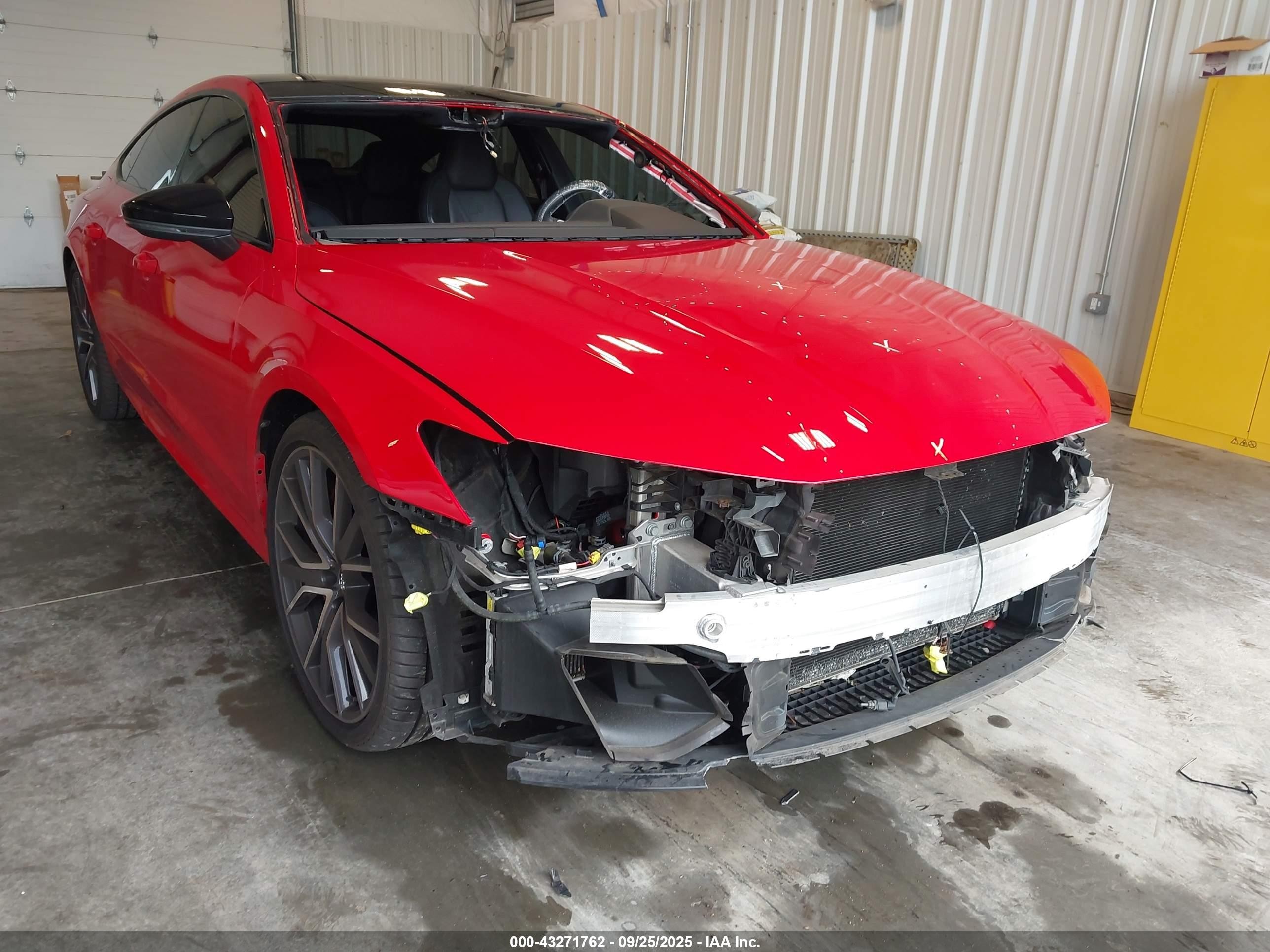 2020 Audi S7, VIN WAUPFAF27LN062771 — Перед
