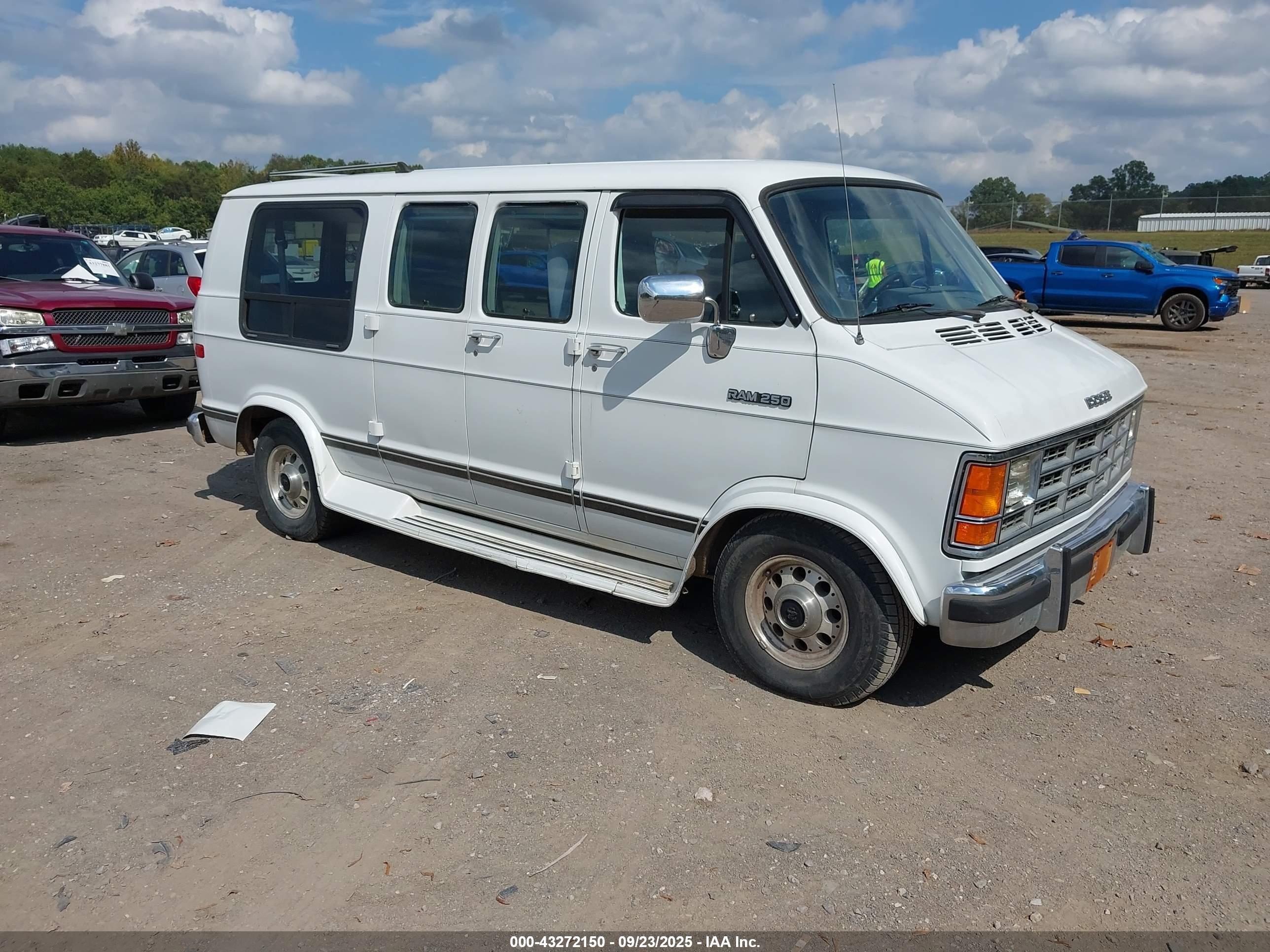 1993 Dodge Cargo, VIN 2B6HB21Y2PK523255 — Mechanical
