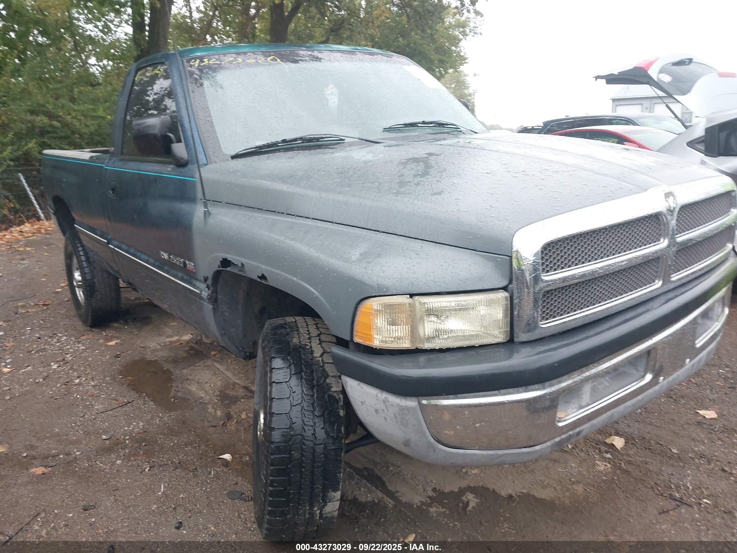 1994 Dodge 2500, VIN 1B7KF26Z2RS530903 — Side
