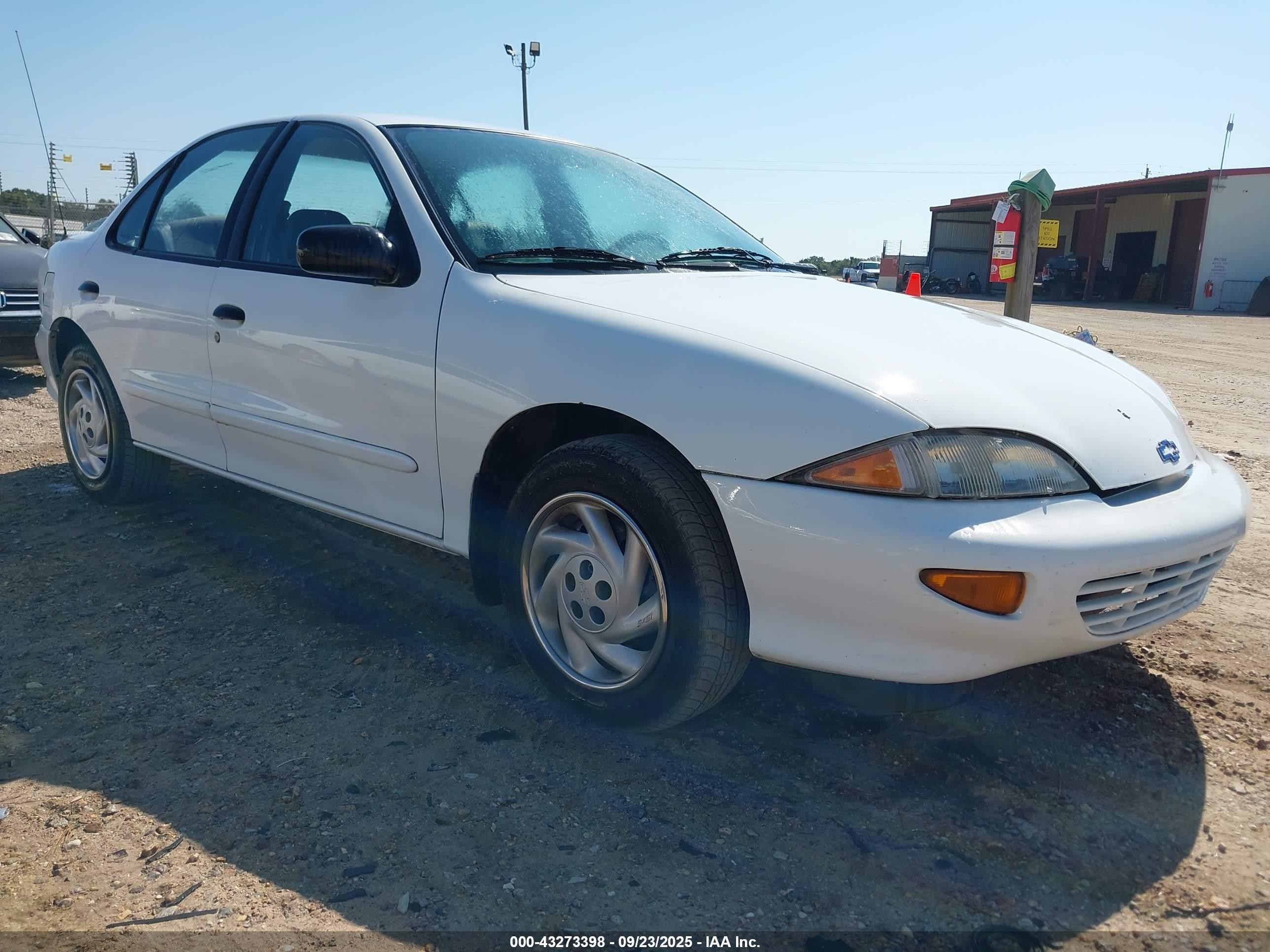 1999 Chevrolet Cavalier, VIN 1G1JC5241X7319815 — Side