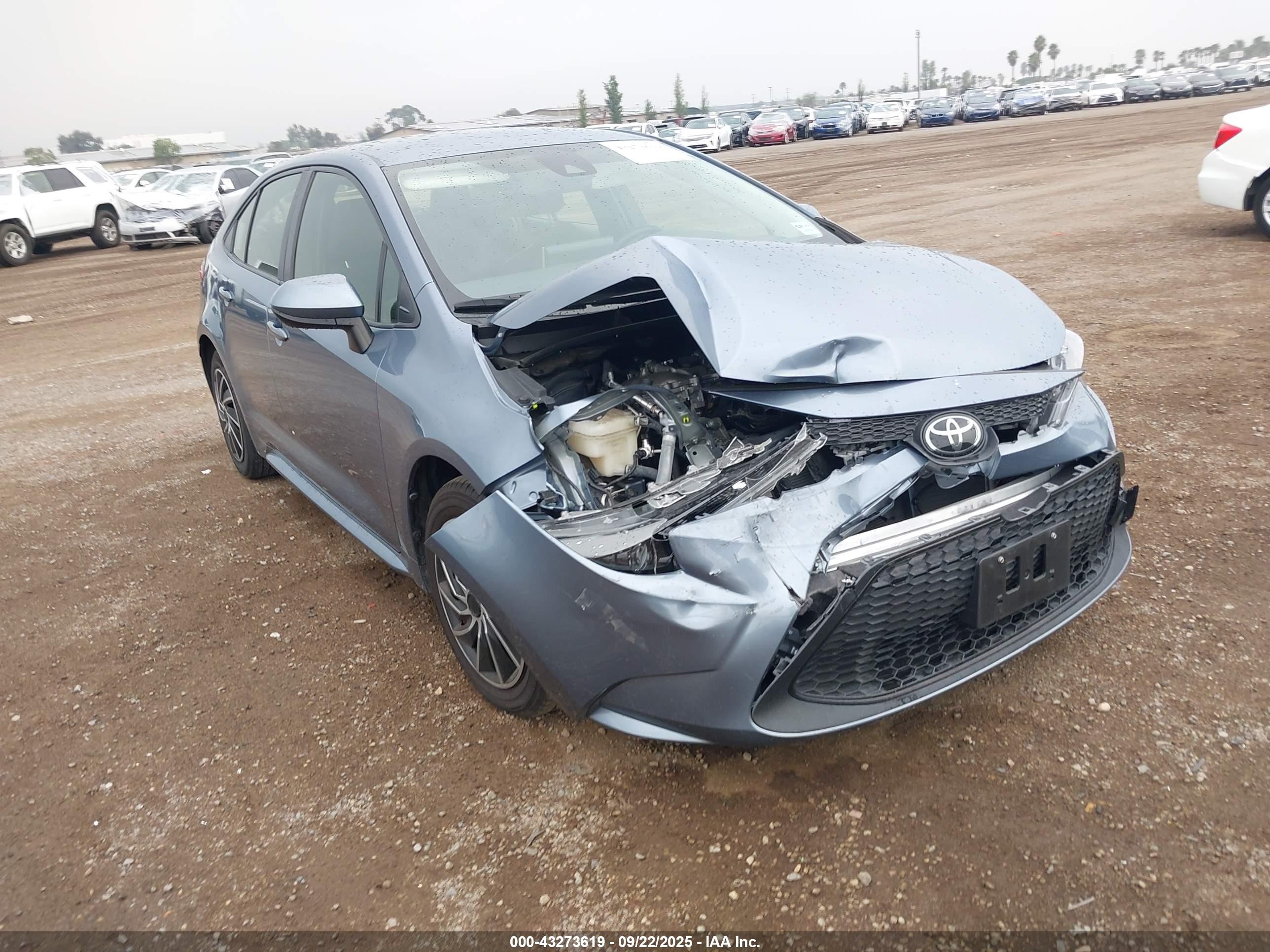 2021 Toyota Corolla LE, VIN JTDEPMAE3MJ188337 — Front end