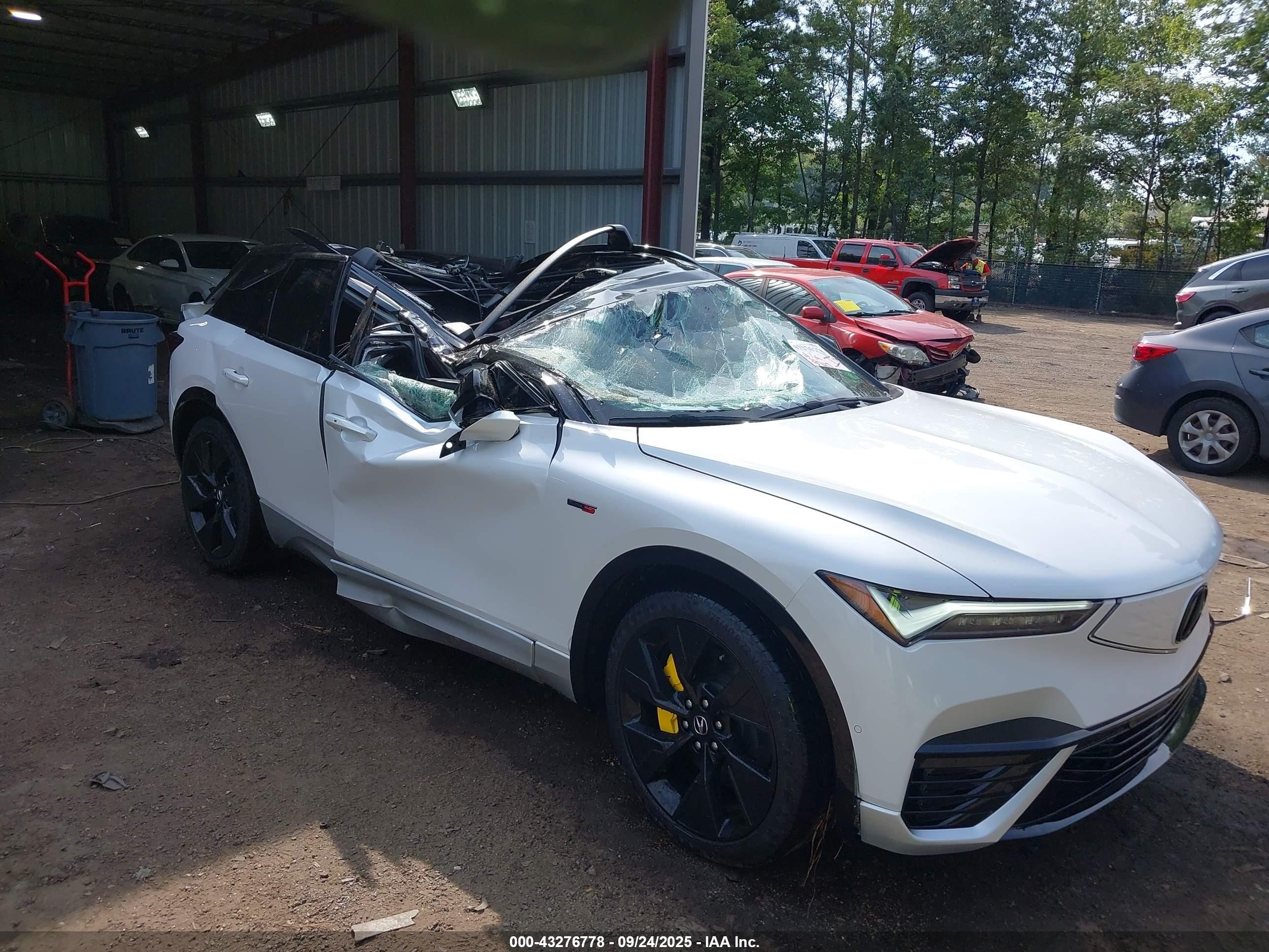 2024 Acura ZDX Type S, VIN 4W5XHPRL3RZ518676 — Стихия