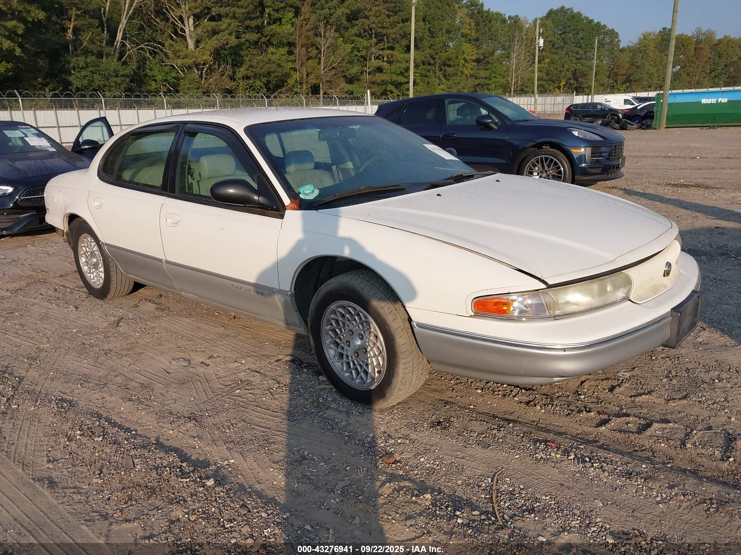 1997 Chrysler LHS, VIN 2C3HC56F2VH745147 — Зад