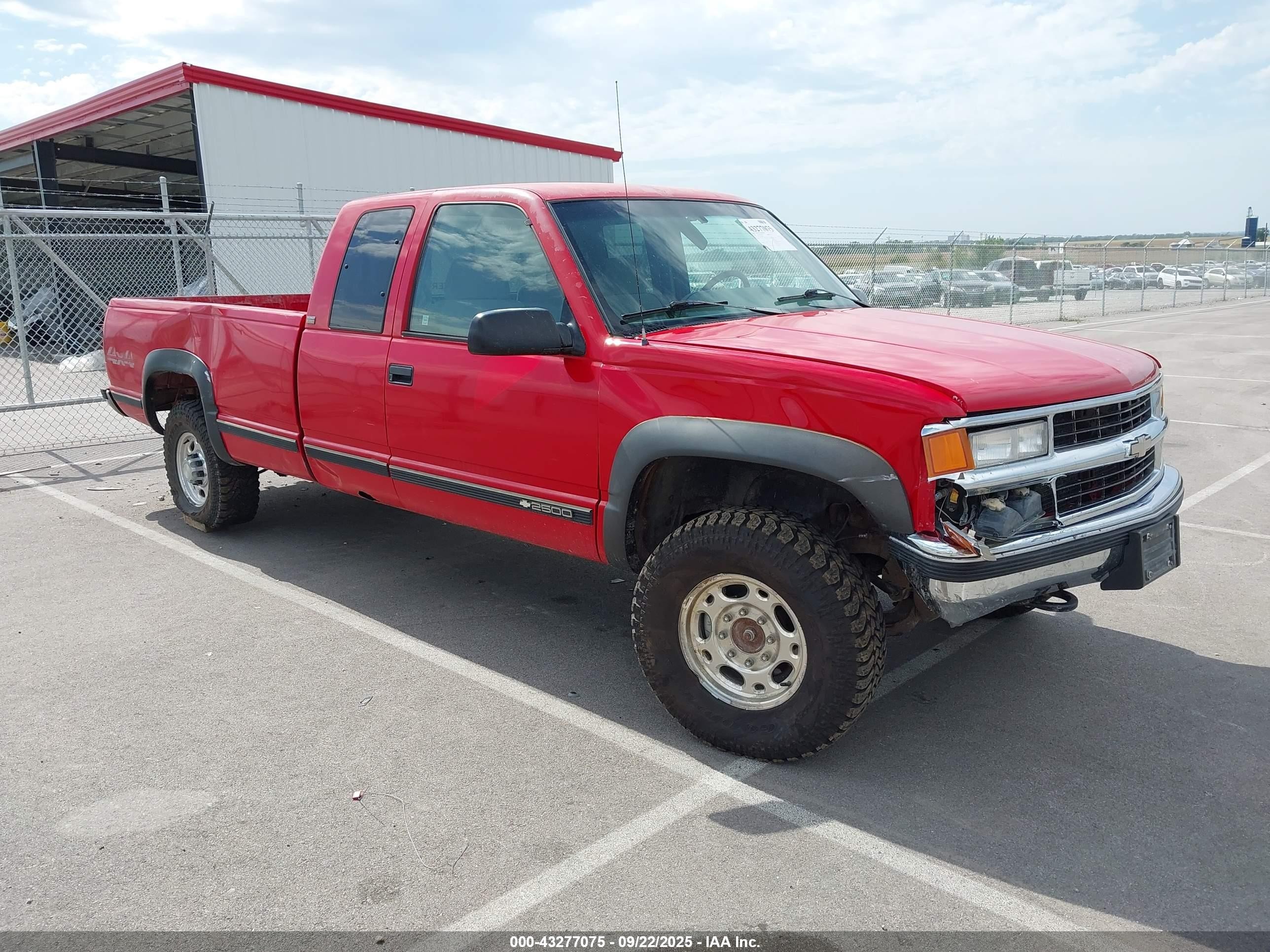 1995 Chevrolet K2500, VIN 1GCGK29K4SE191565 — Side