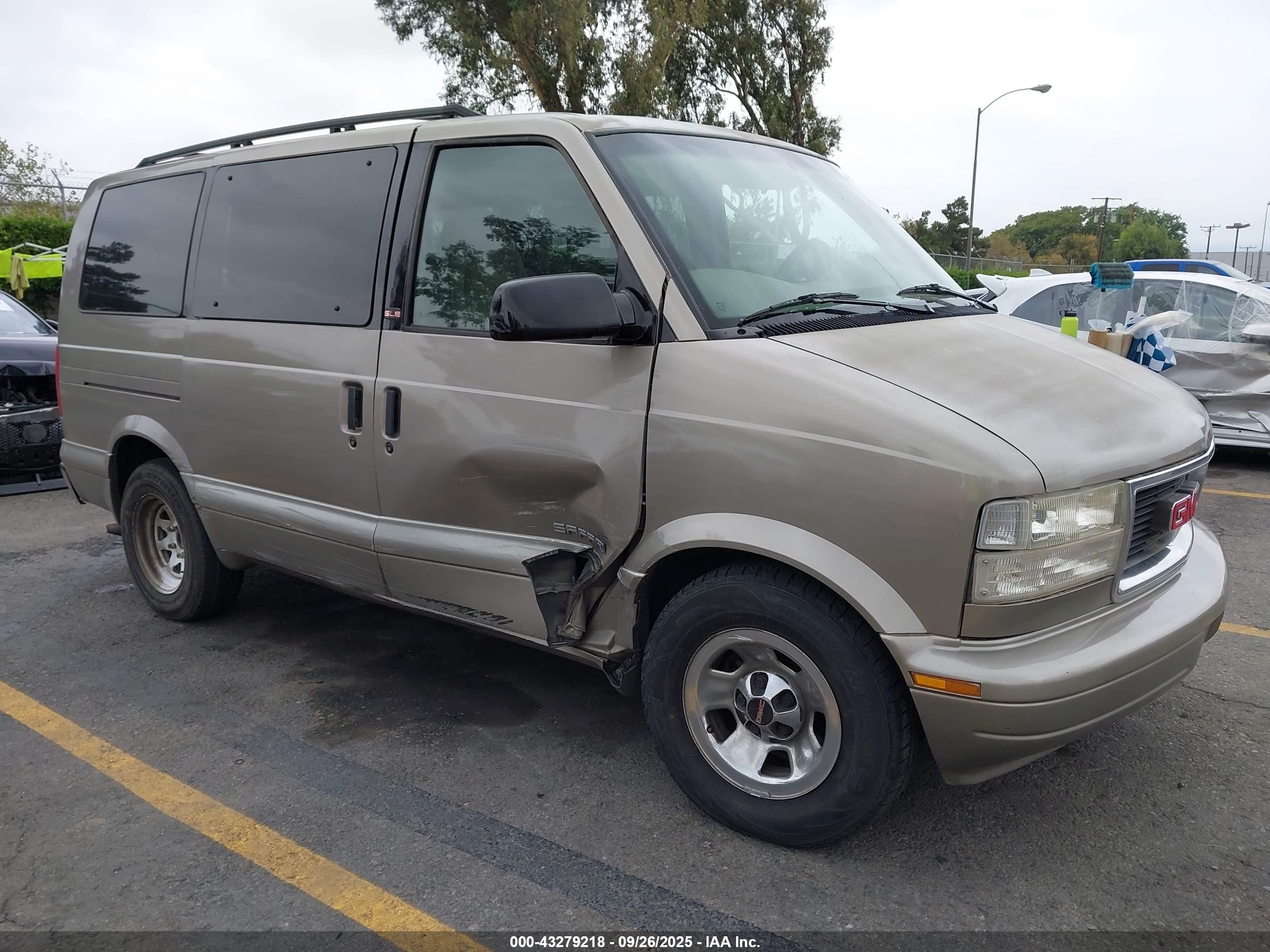 2001 GMC Safari, VIN 1GKDM19W11B507714 — Side