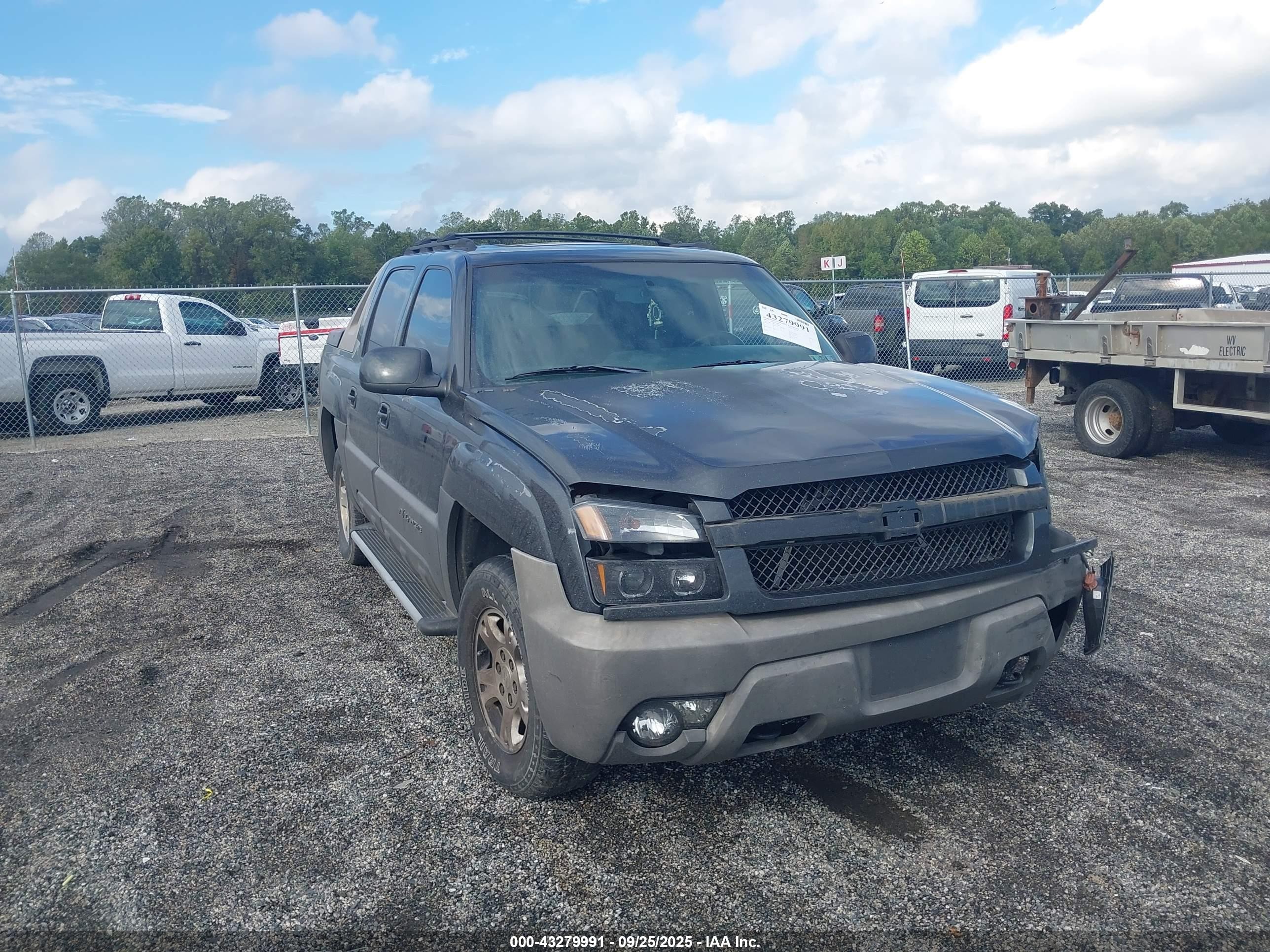 2003 Chevrolet Avalanche, VIN 3GNEC13T23G140969 — Front end
