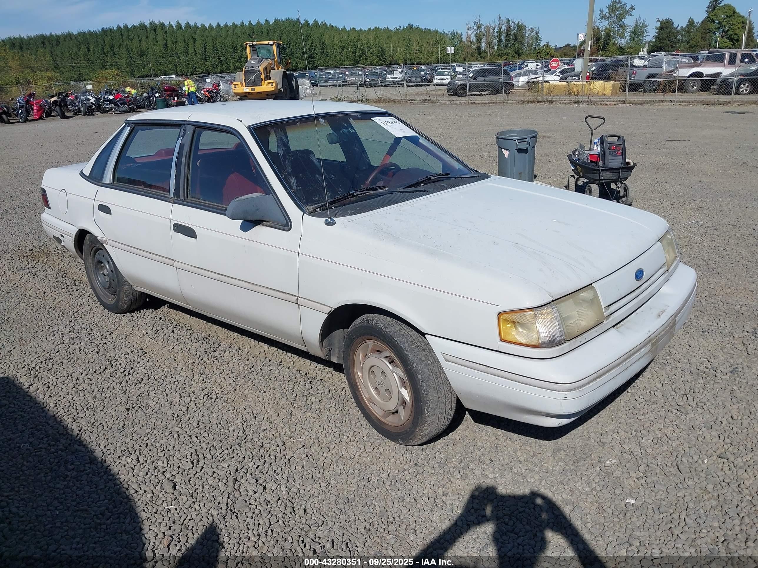 1992 Ford Tempo GL, VIN 2FAPP36X2NB112438 — Normal wear