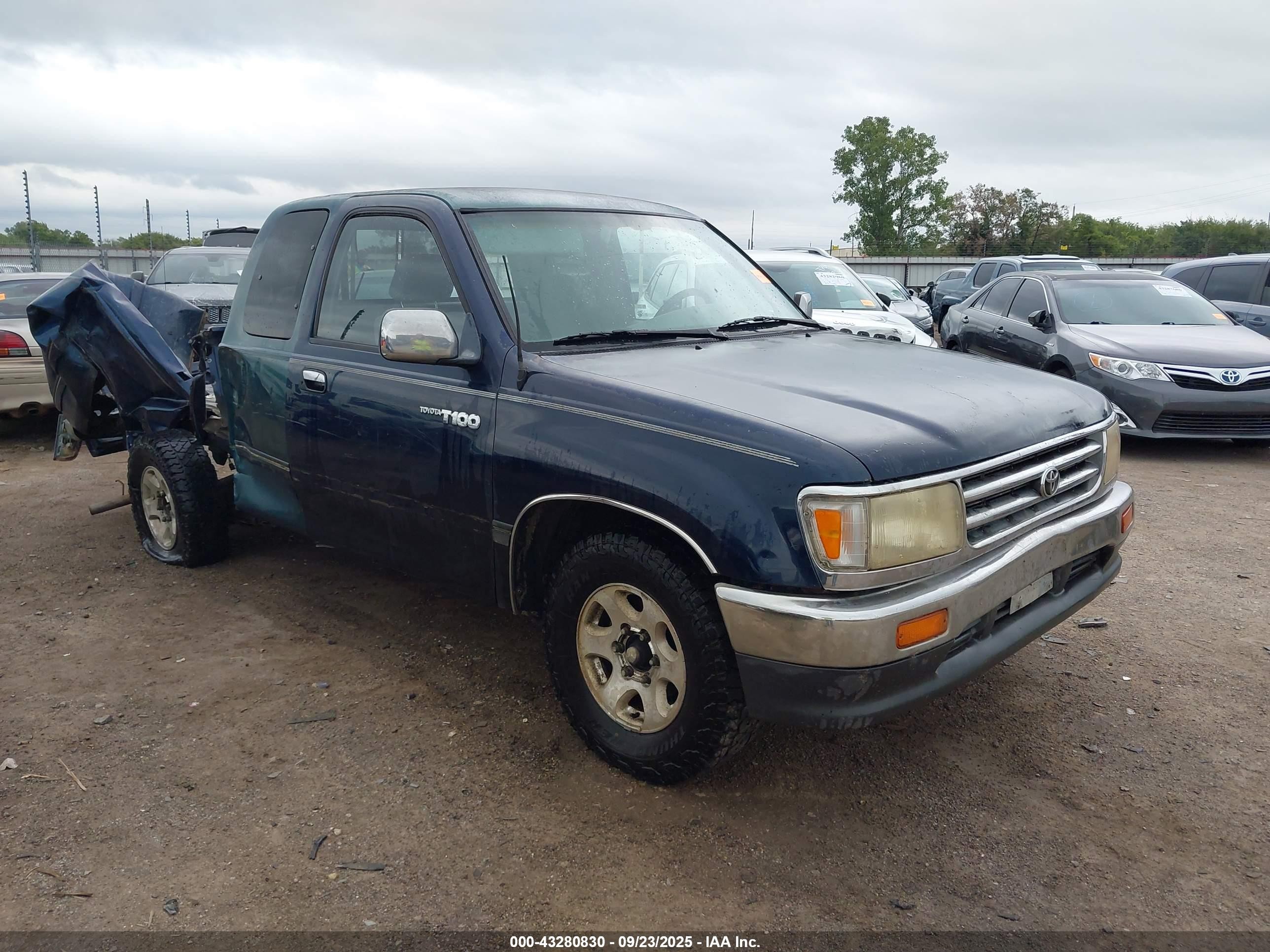 1997 Toyota T100 DX, VIN JT4TN12D6V0030647 — Бок