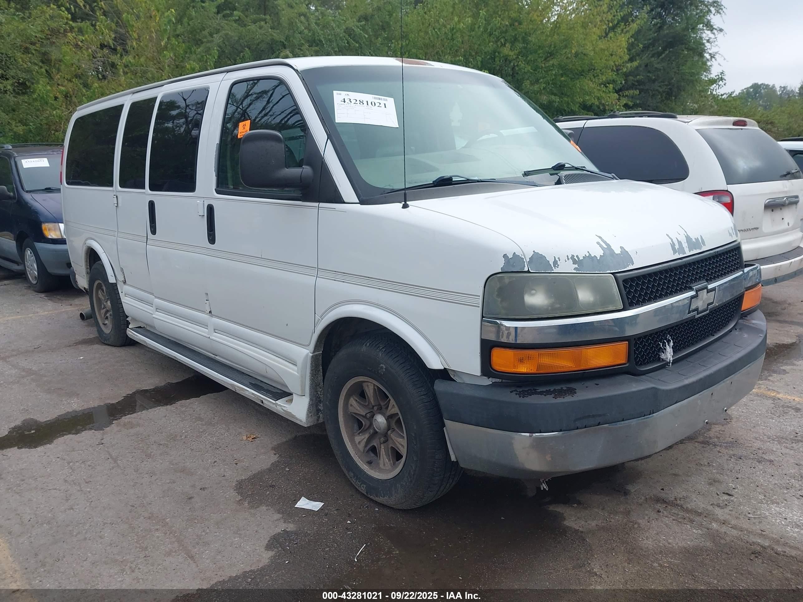 2004 Chevrolet Express Passenger, VIN 1GBFG15T141104340 — Rear end