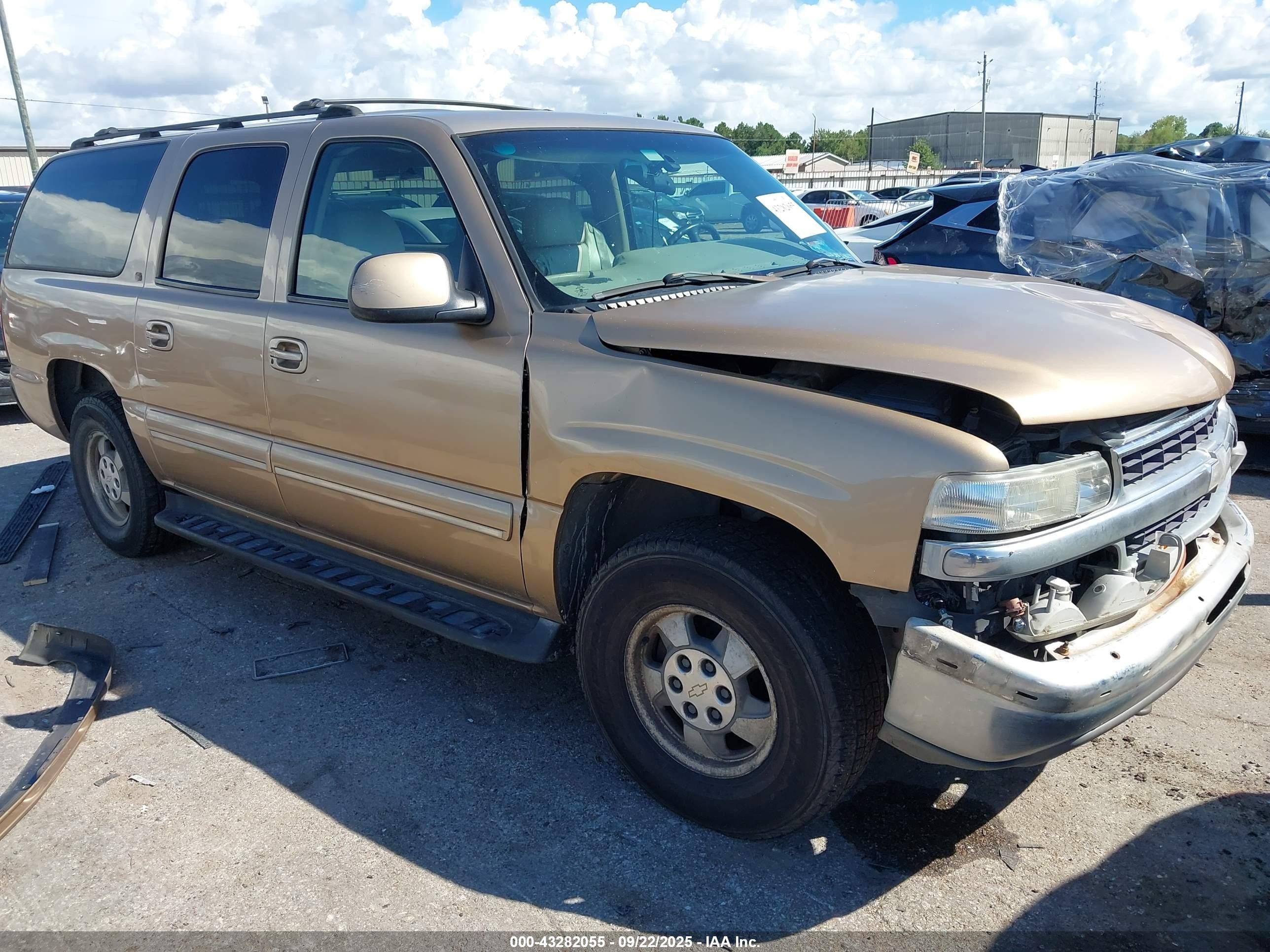 2001 Chevrolet Suburban LT, VIN 3GNEC16T31G204459 — Front end