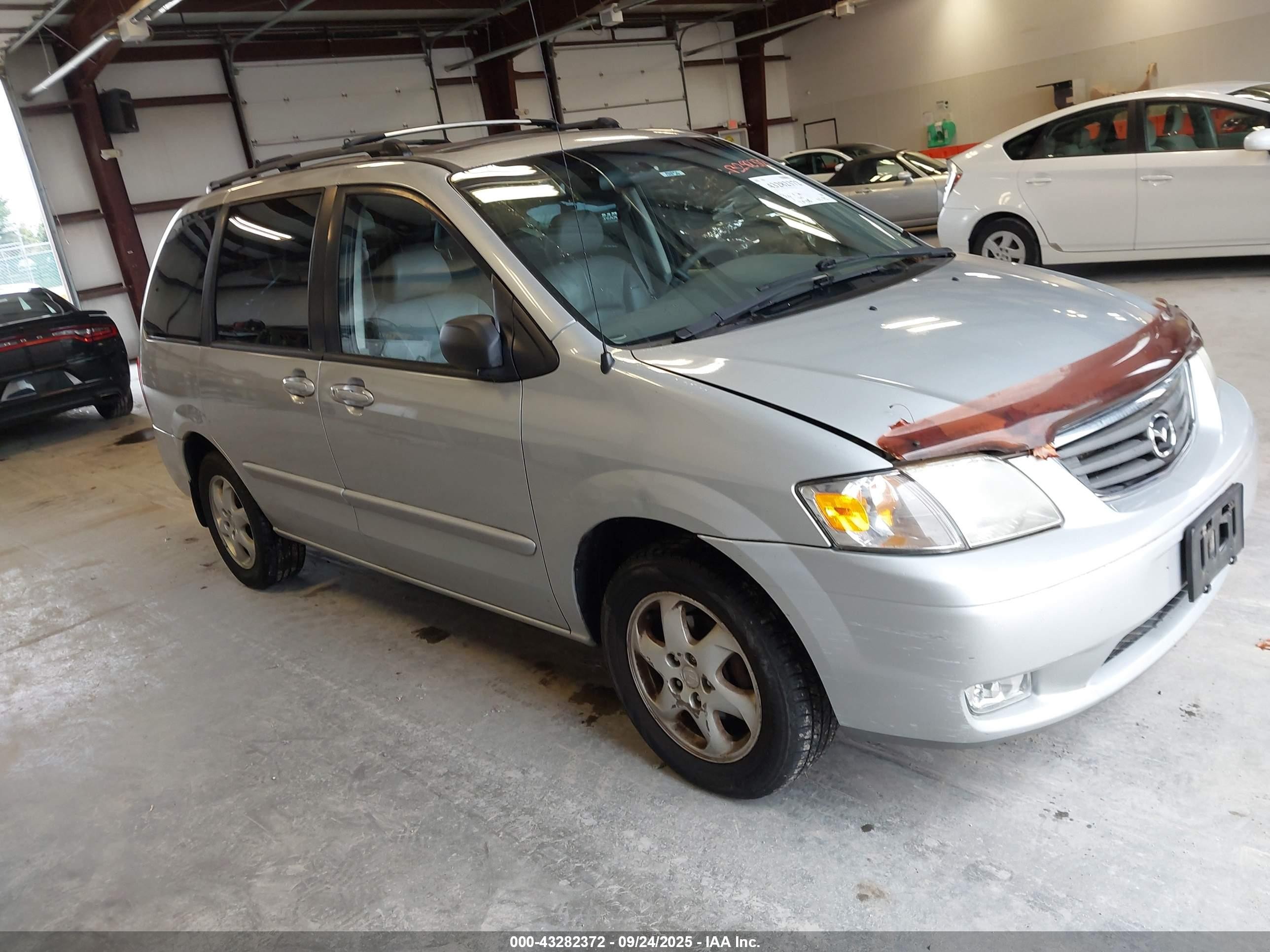 2000 Mazda MPV DX, VIN JM3LW28G9Y0131908 — Rear end