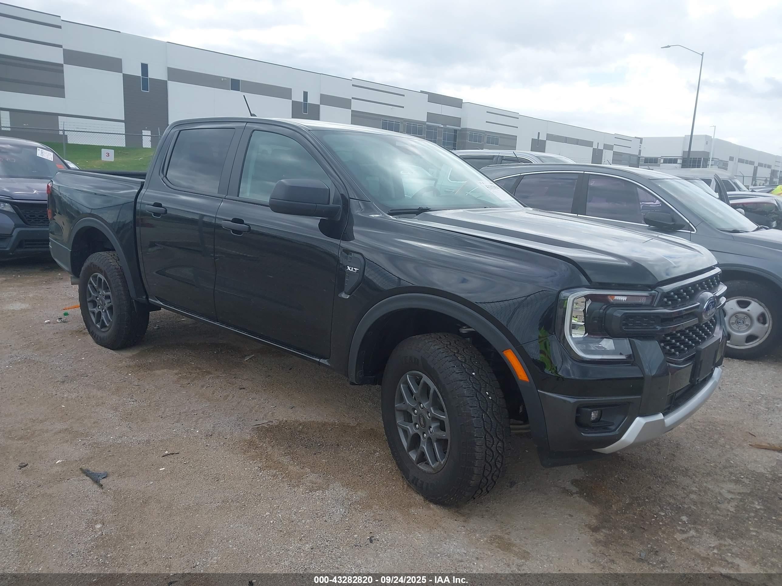 2025 Ford Ranger XLT, VIN 1FTER4HP6SLE15409 — Фото с аукциона