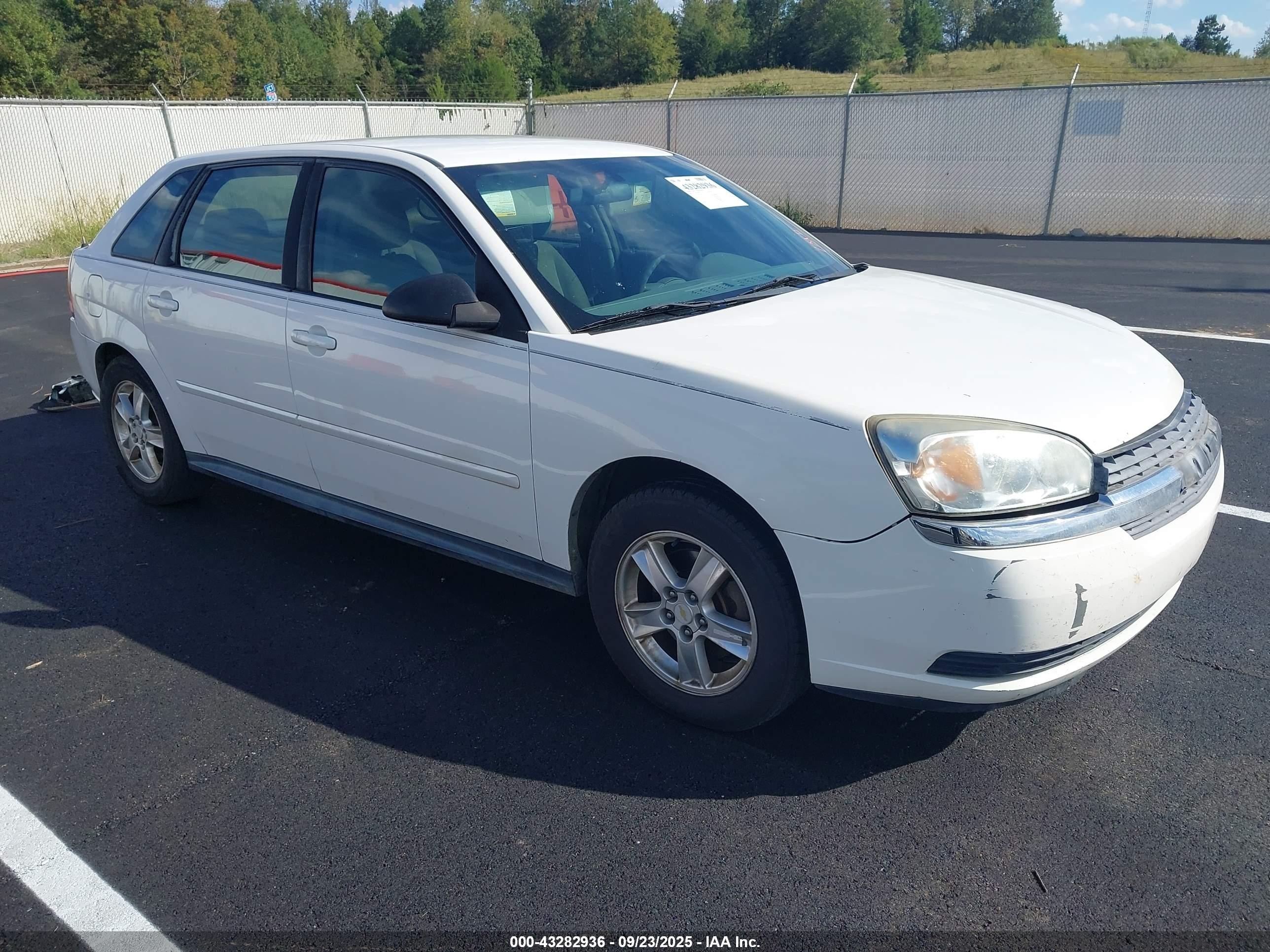 2005 Chevrolet Malibu Maxx LS, VIN 1G1ZT62875F221449 — Side