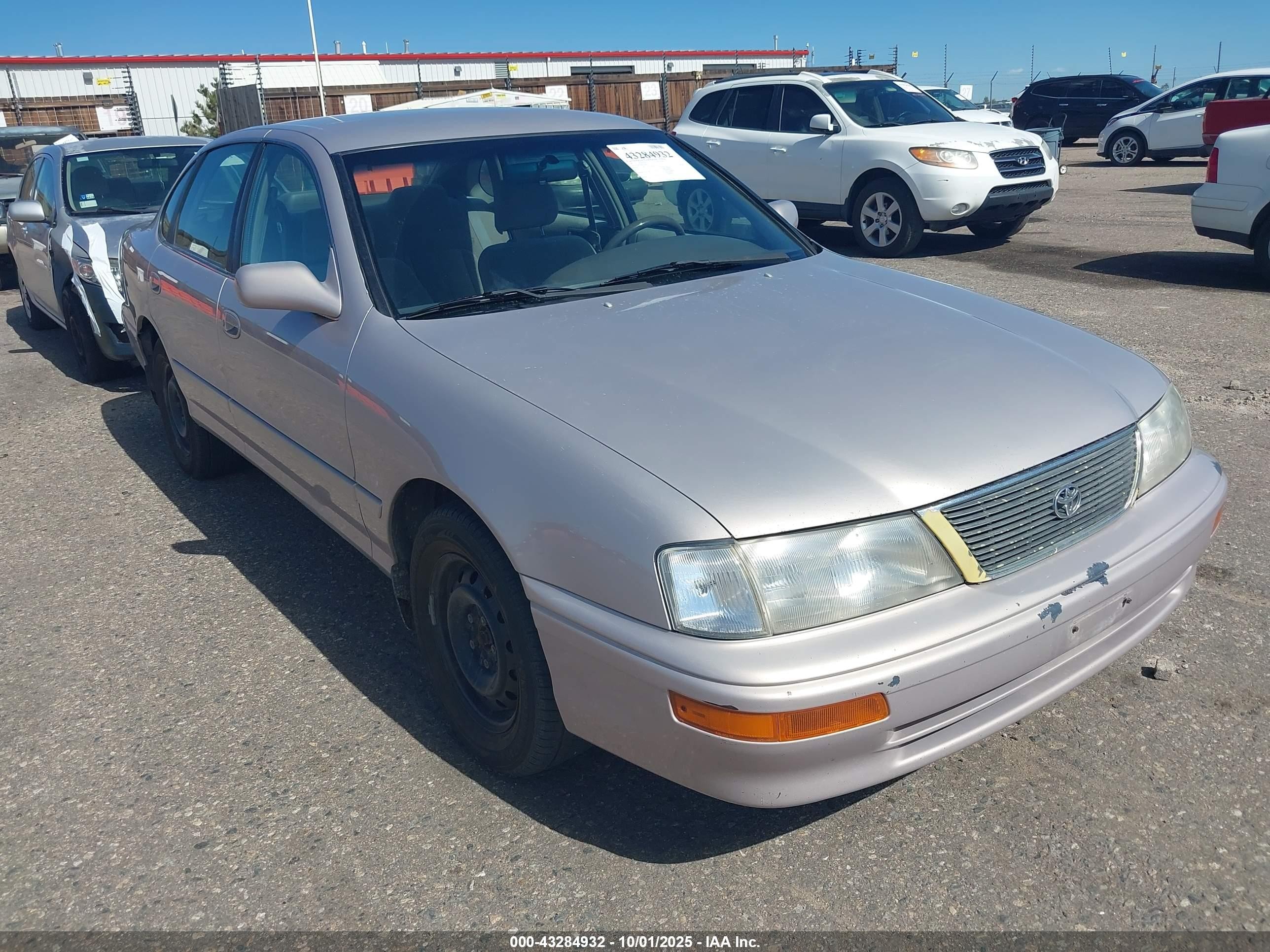 1997 Toyota Avalon XL, VIN 4T1BF12B8VU185423 — Rear end