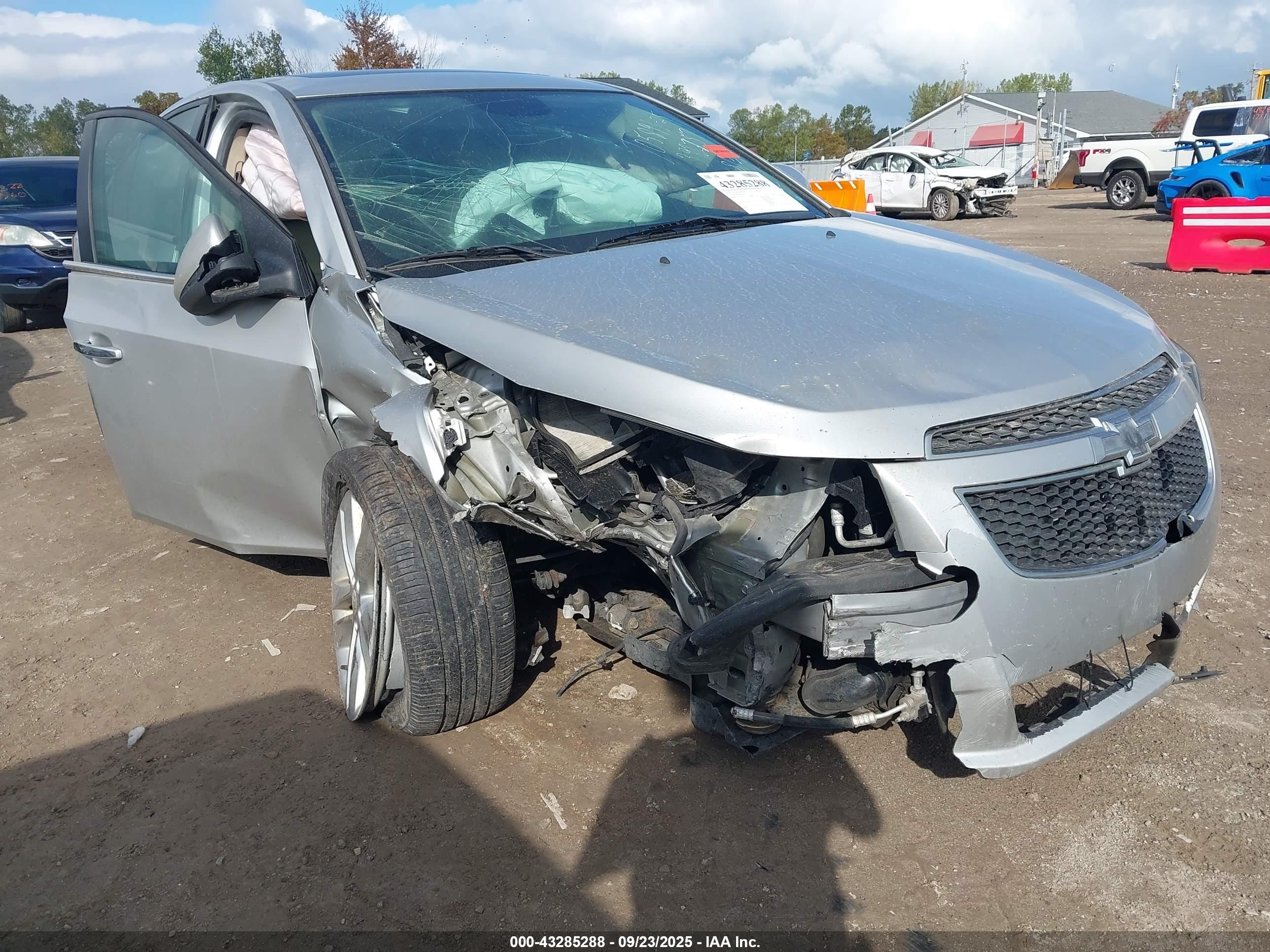 2014 Chevrolet Cruze LTZ, VIN 1G1PG5SB1E7392757 — Front end