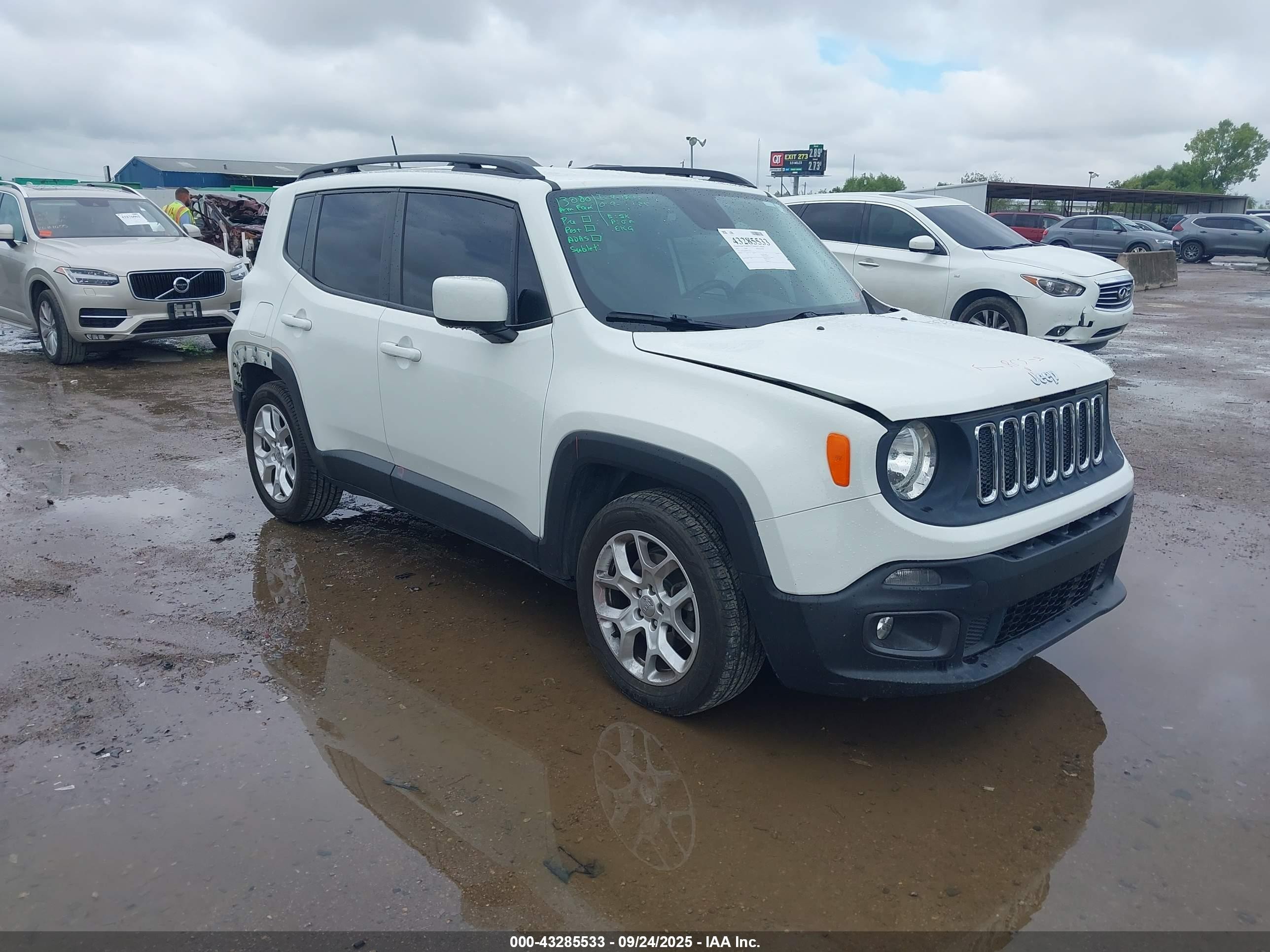 2015 Jeep Renegade Latitude, VIN ZACCJABT6FPC27235 — Зад