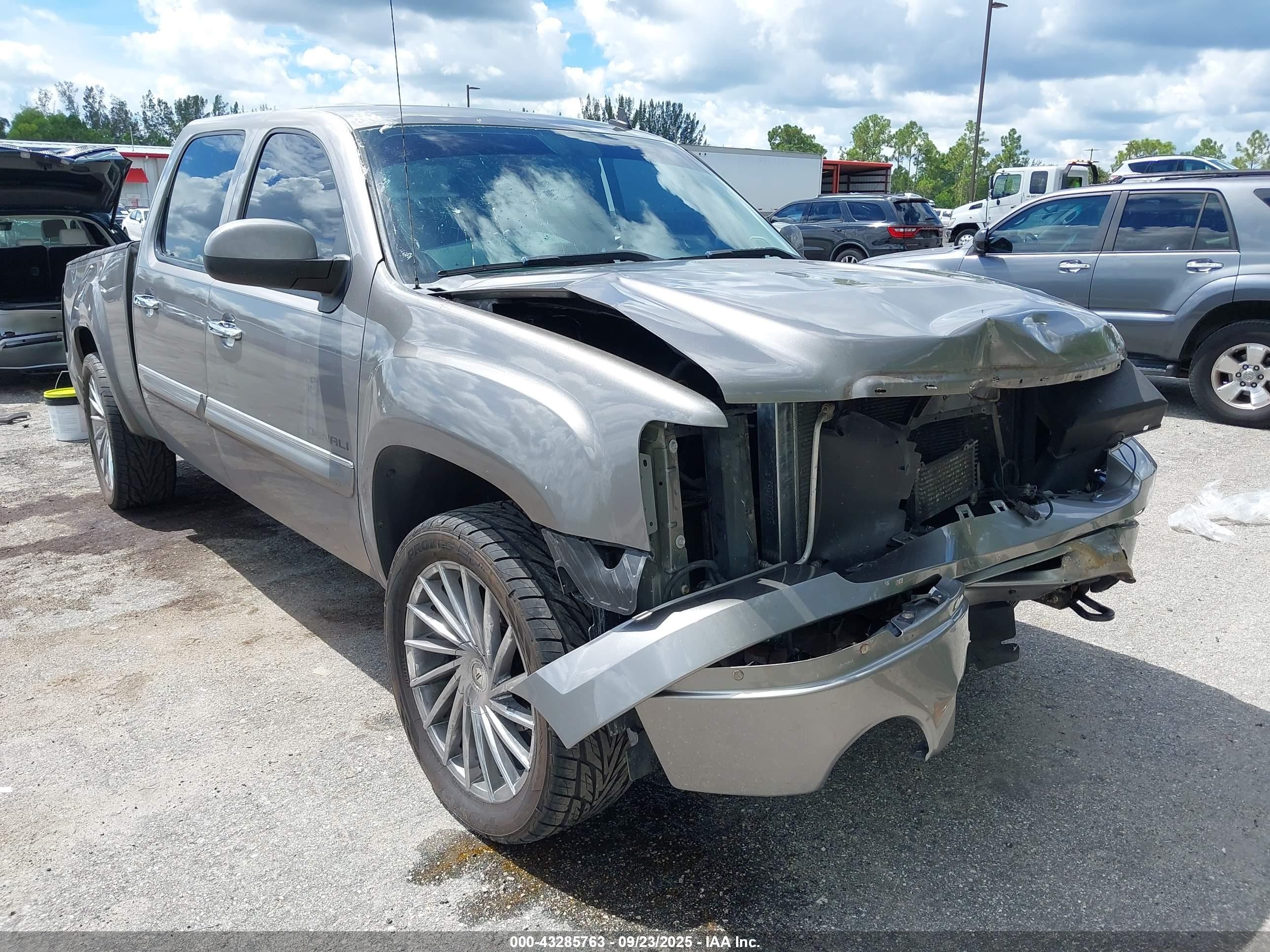 2013 GMC Sierra 1500 Denali, VIN 3GTP1XE28DG329772 — Rear end