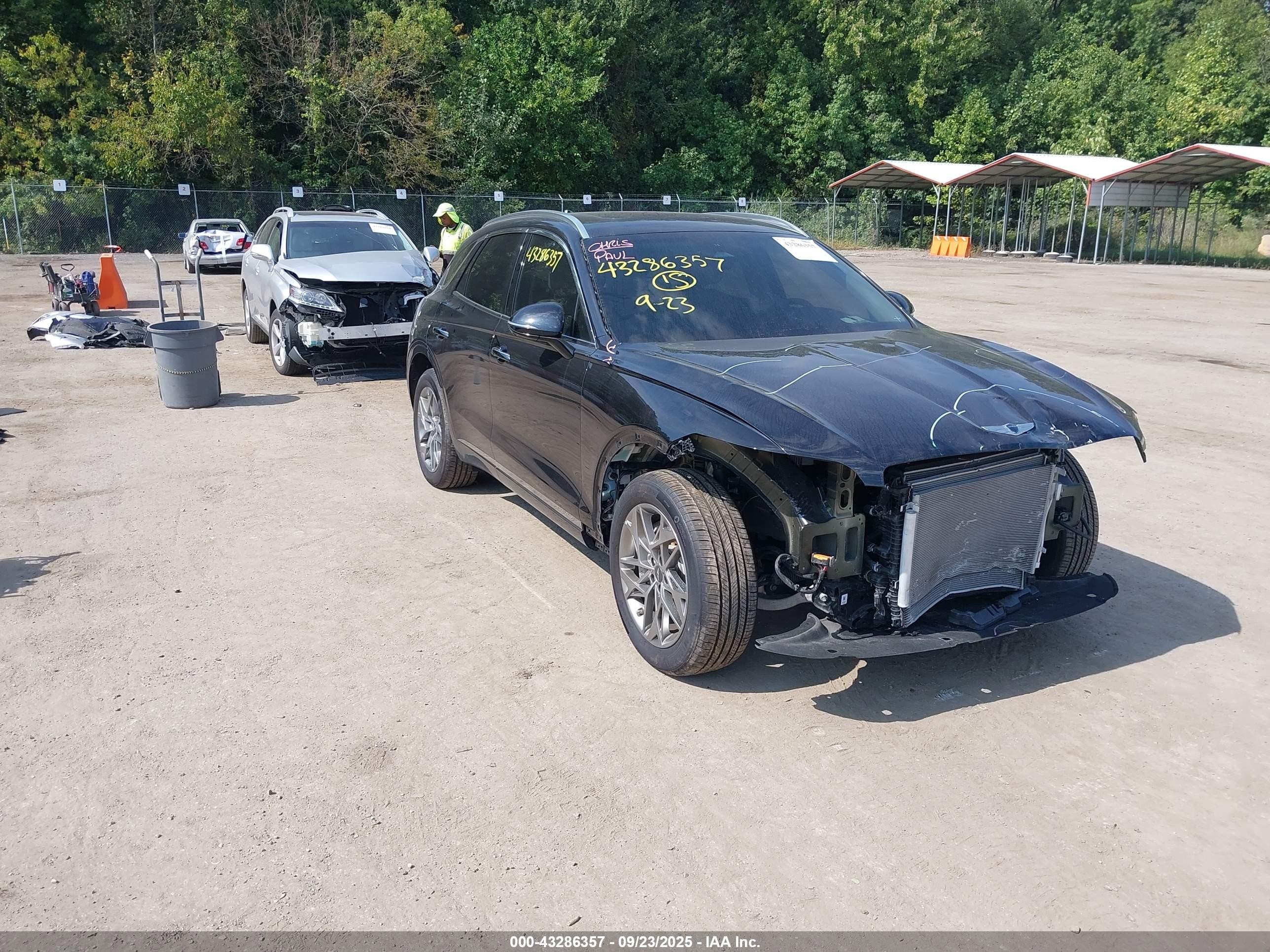 2023 Genesis GV70 2.5T, VIN KMUMADTB1PU137967 — Front end