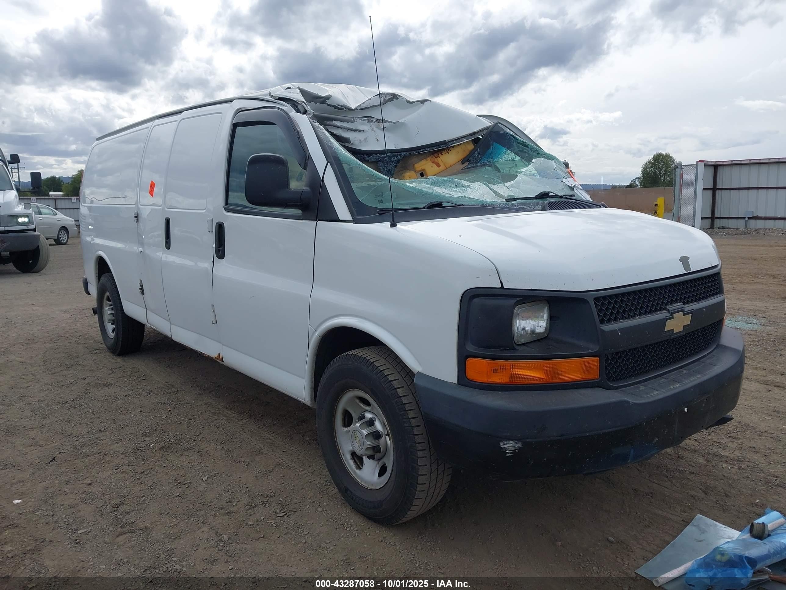 2011 Chevrolet Express 3500, VIN 1GCZGUBA1B1104154 — Front end