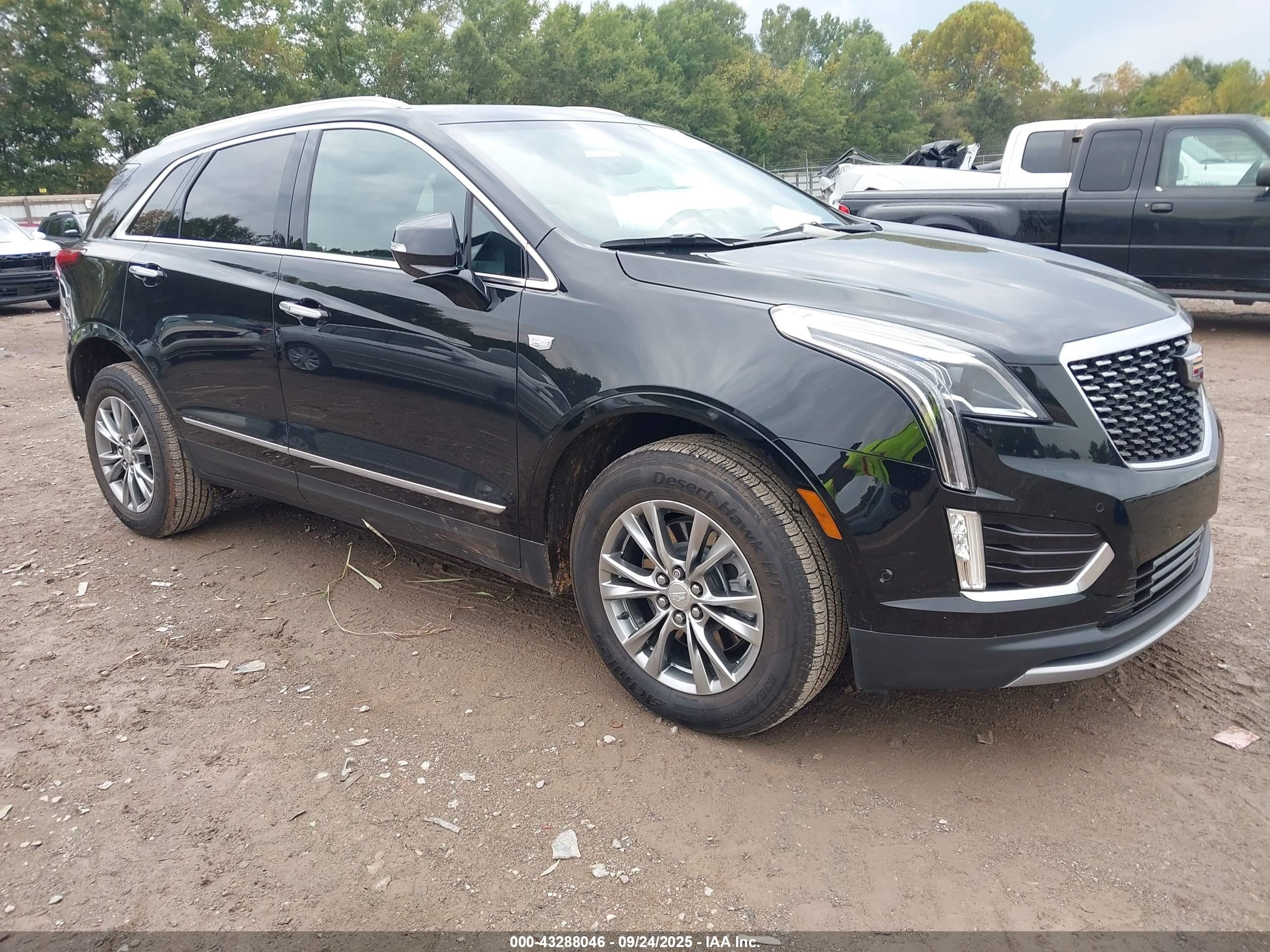 2022 Cadillac XT5 FWD Premium Luxury, VIN 1GYKNCRS2NZ108360 — Rear end