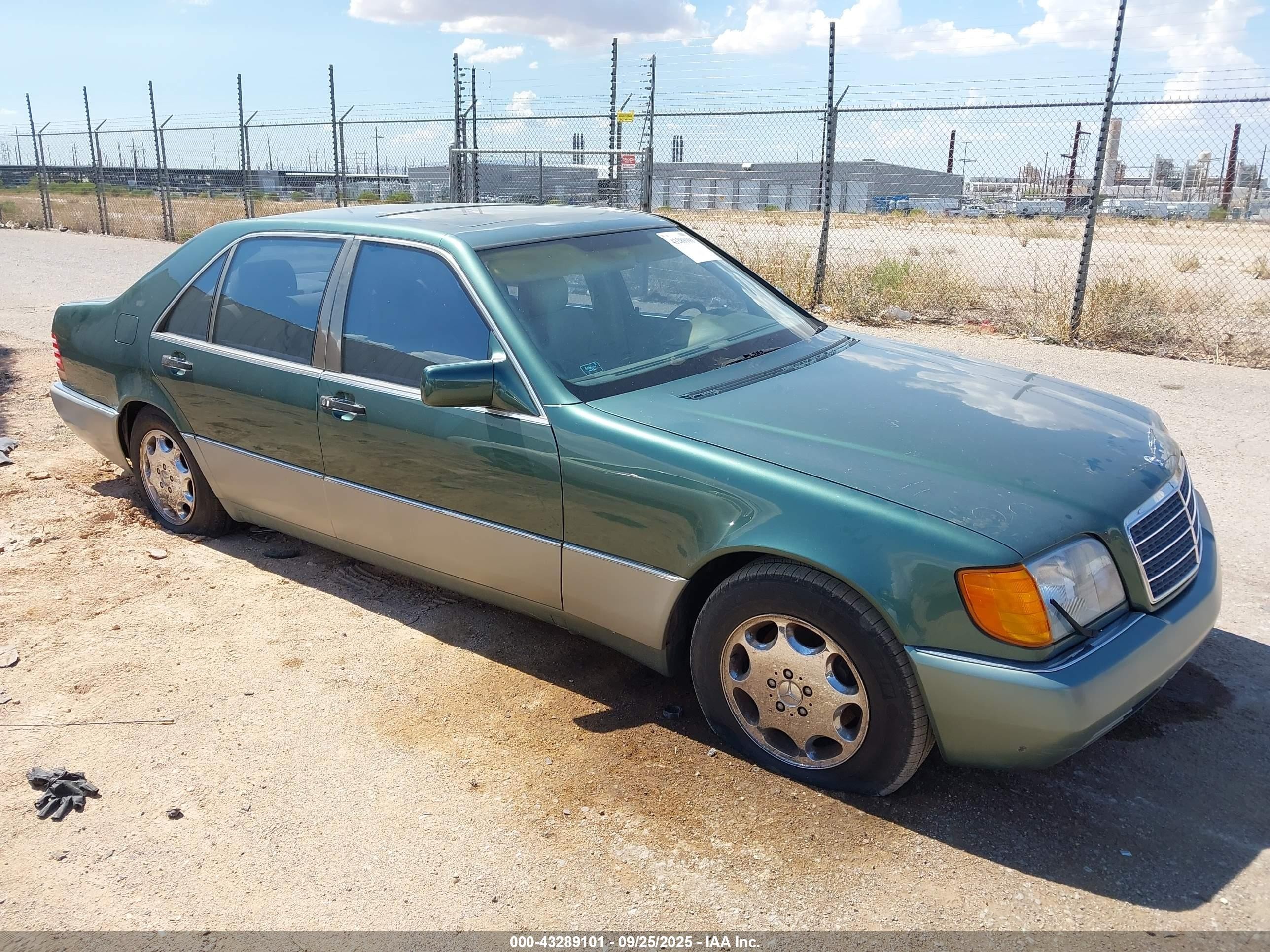 1993 Mercedes-Benz 500, VIN WDBGA51E9PA112446 — Side