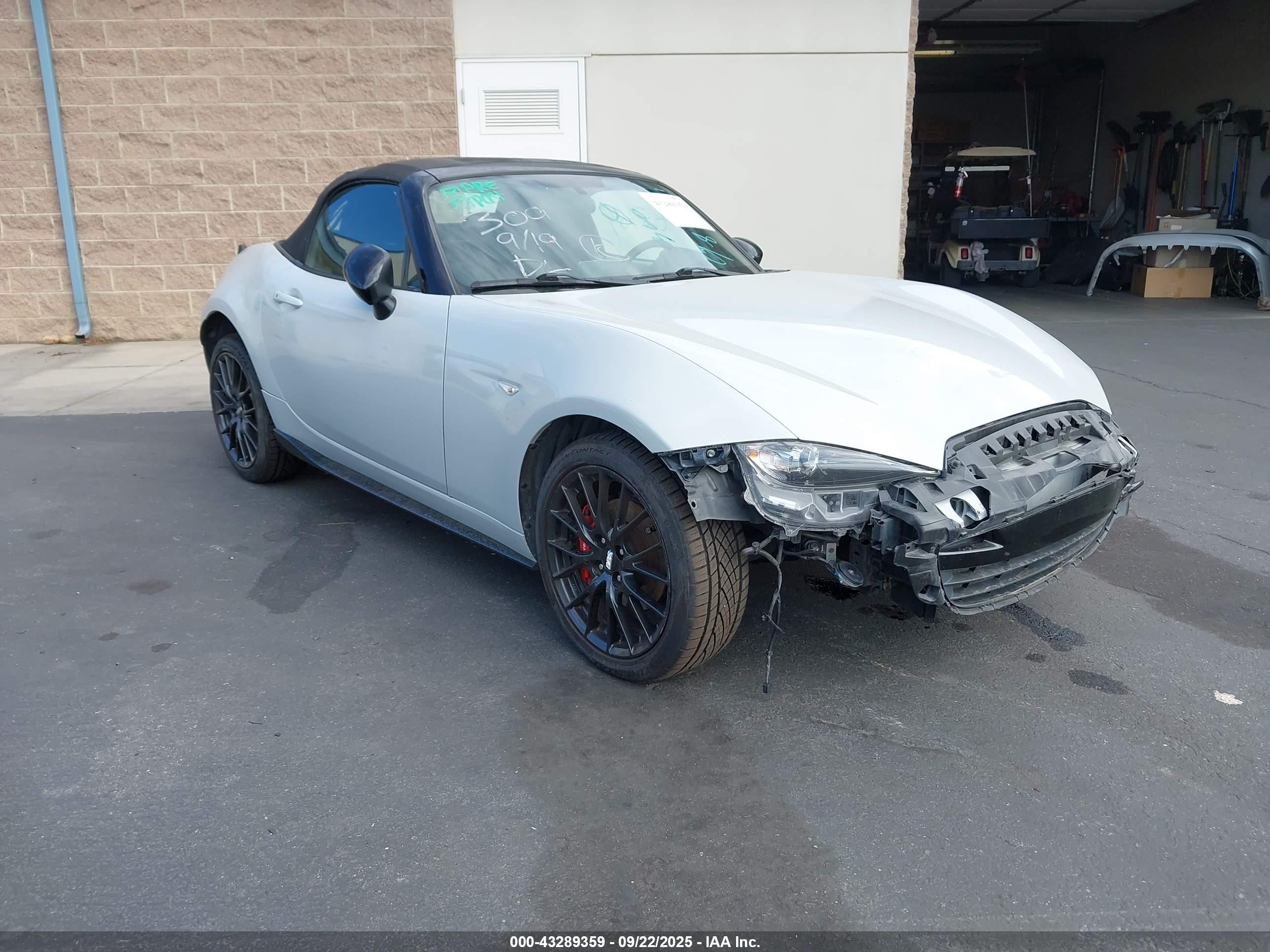 2016 Mazda MX-5 Miata Club, VIN JM1NDAC72G0109692 — Undercarriage