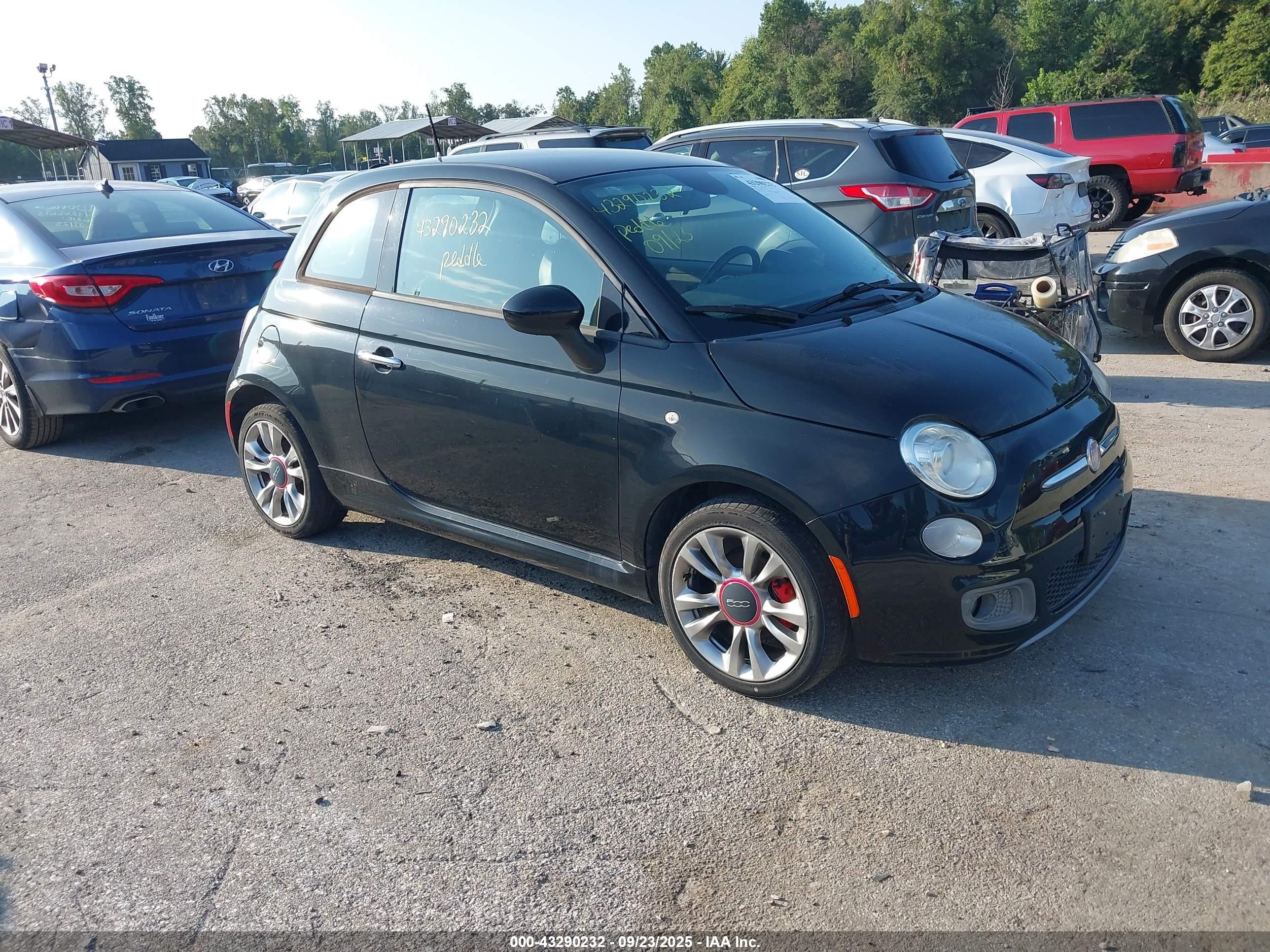 2015 FIAT 500 Sport, VIN 3C3CFFBR8FT501020 — Side