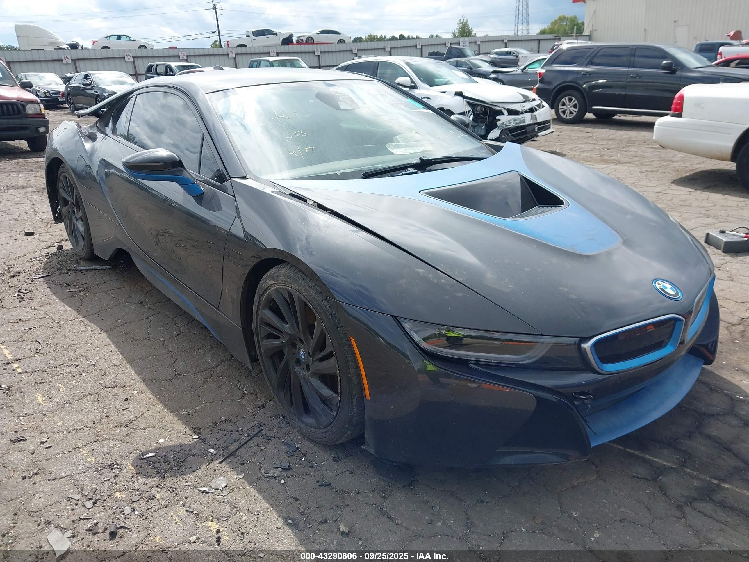 2014 BMW i8, VIN WBY2Z2C52EVX64362 — Зад