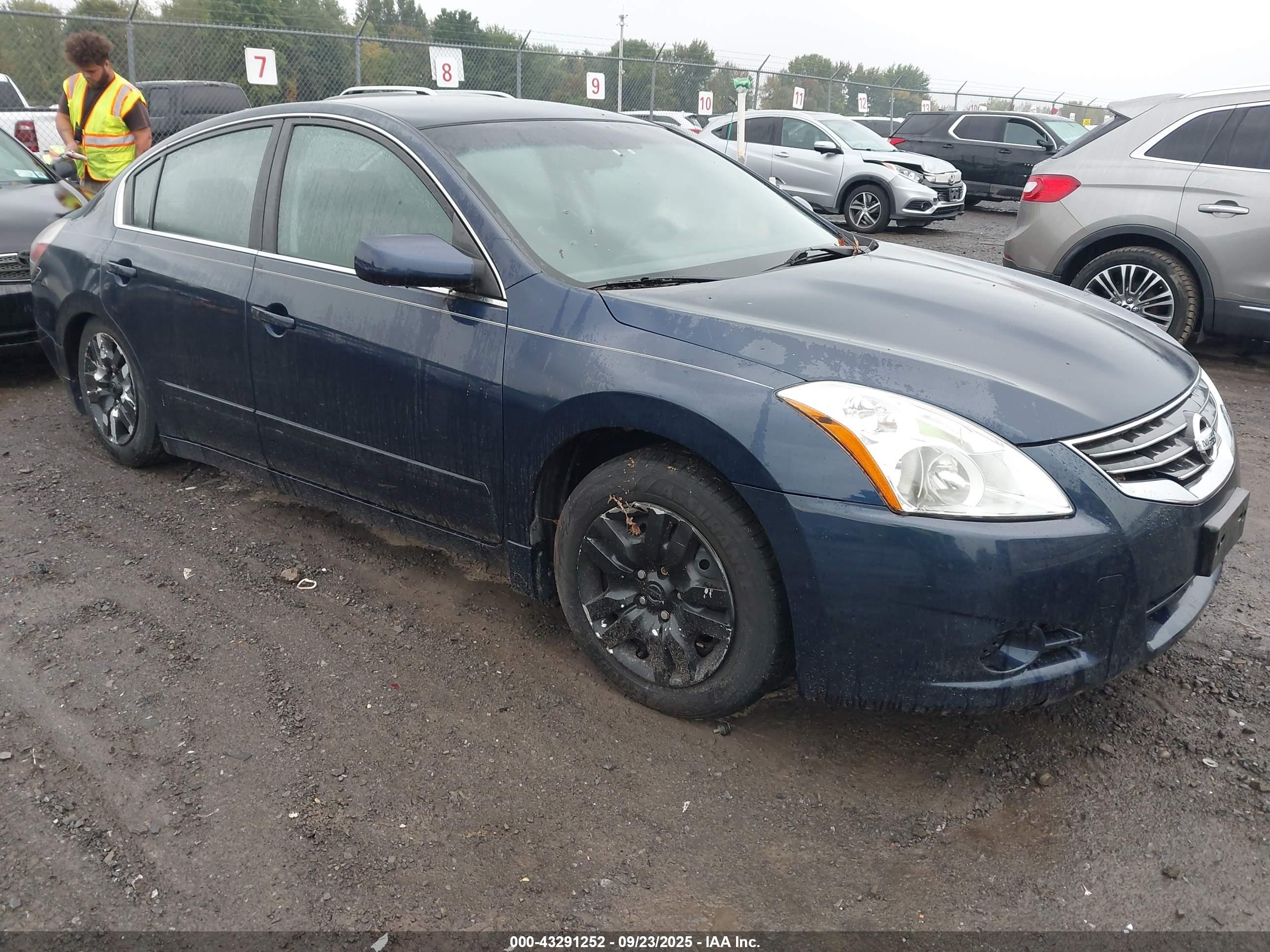 2011 Nissan Altima S, VIN 1N4AL2AP2BC127990 — Front end
