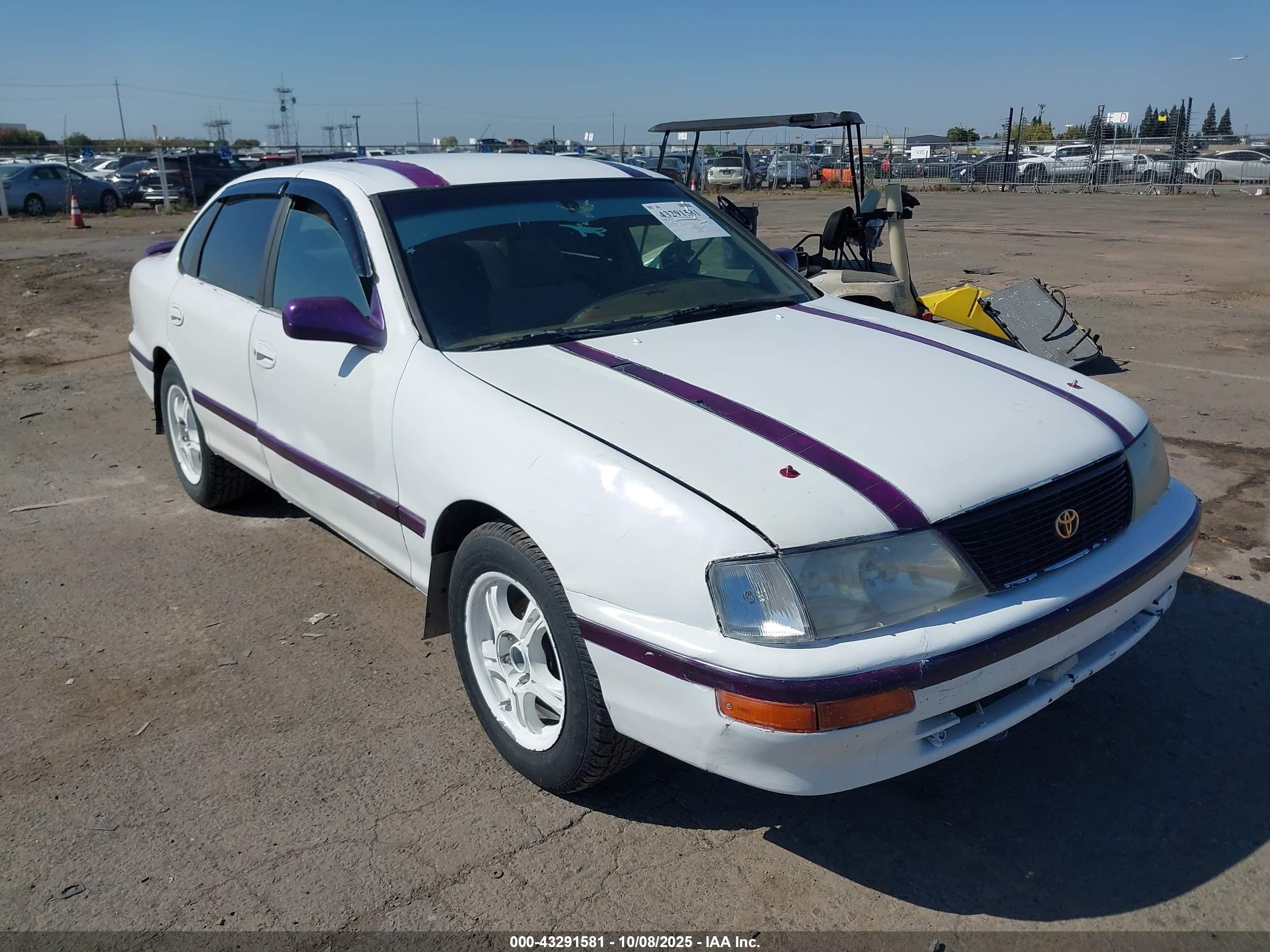 1997 Toyota Avalon XL, VIN 4T1BF12B9VU183034 — Front end
