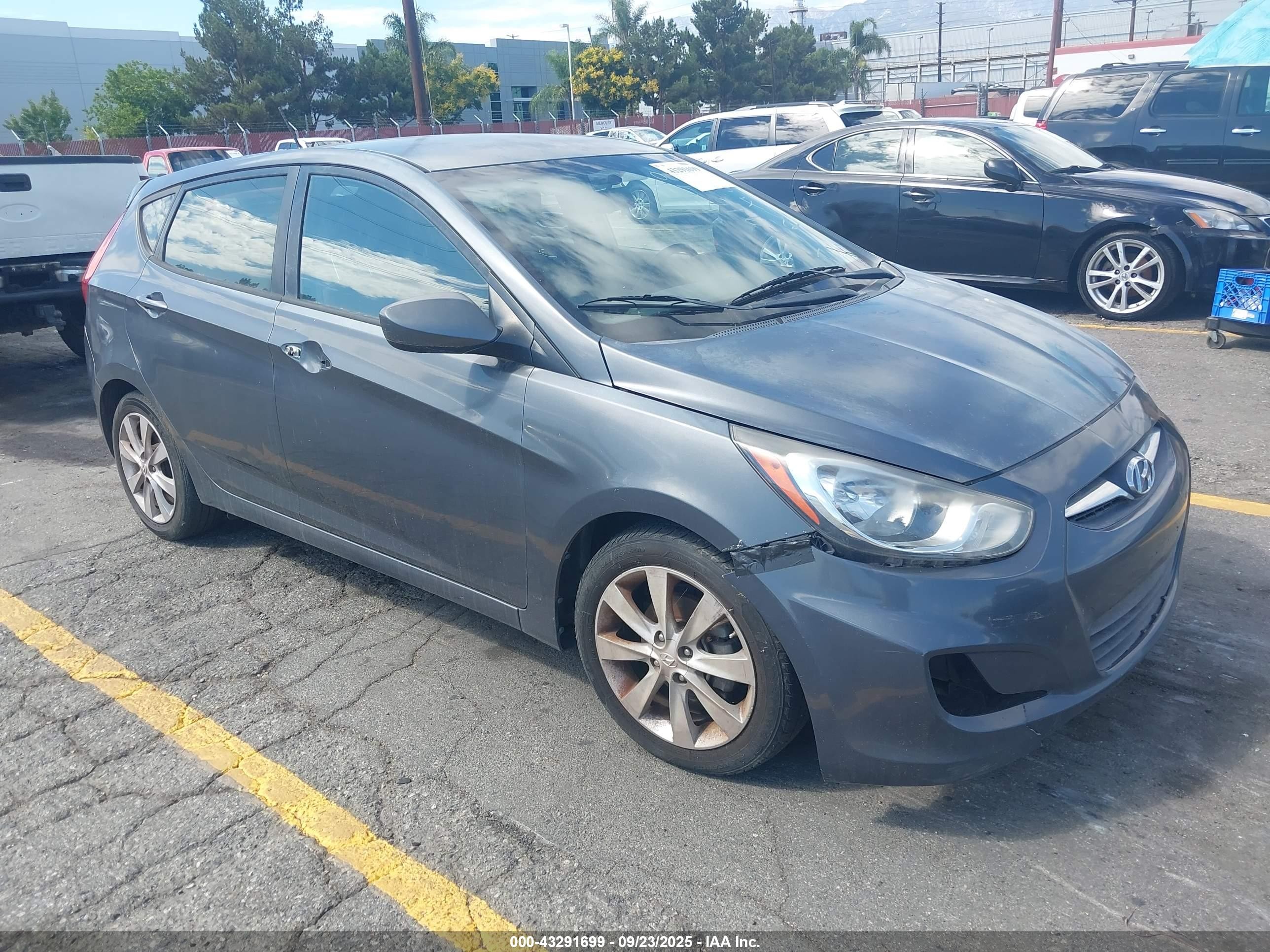 2012 Hyundai Accent SE, VIN KMHCU5AE9CU018465 — Front end