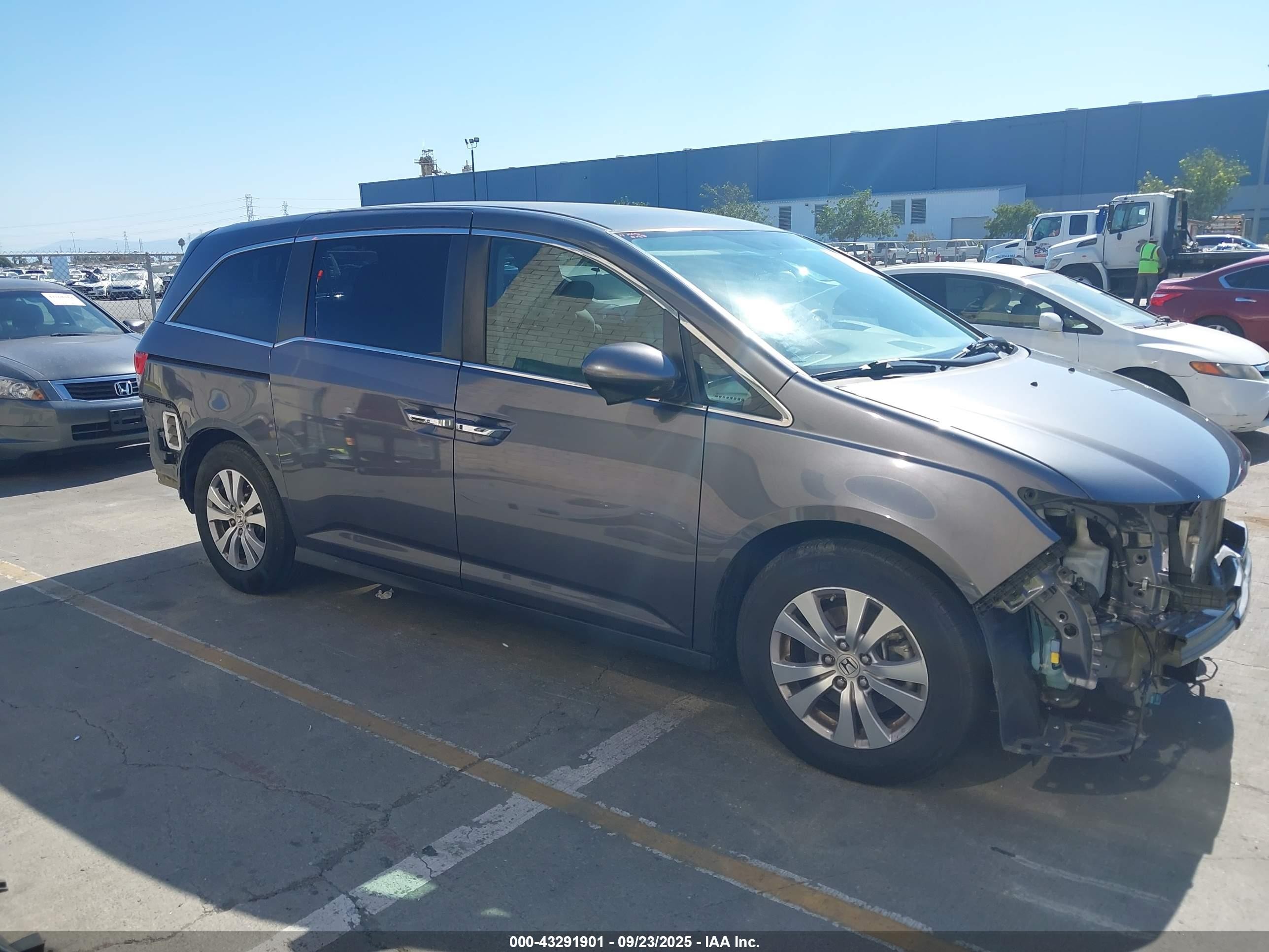 2017 Honda Odyssey SE, VIN 5FNRL5H30HB014780 — Auction photo