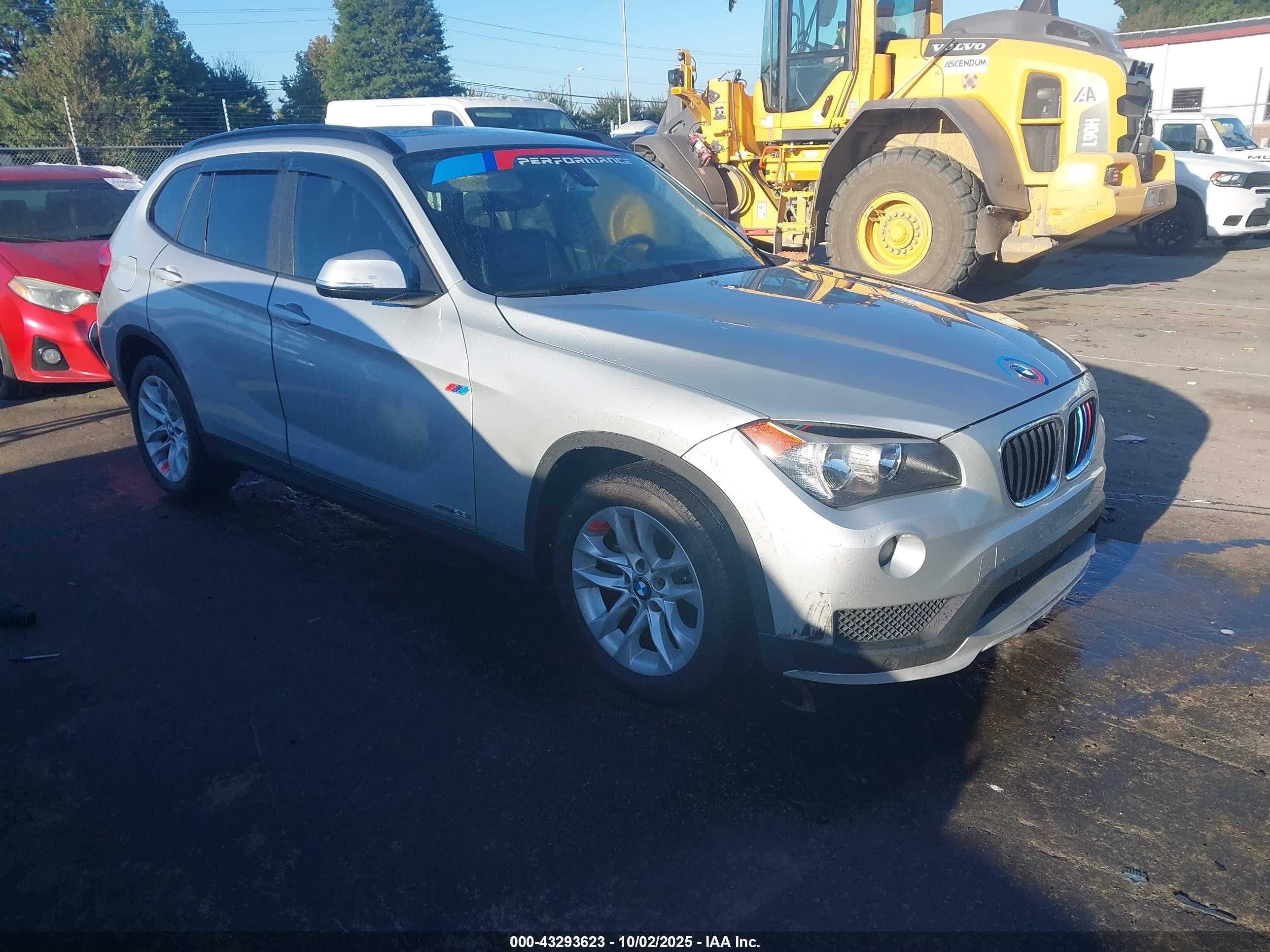 2015 BMW X1 xDrive28i, VIN WBAVL1C51FVY38069 — Front end