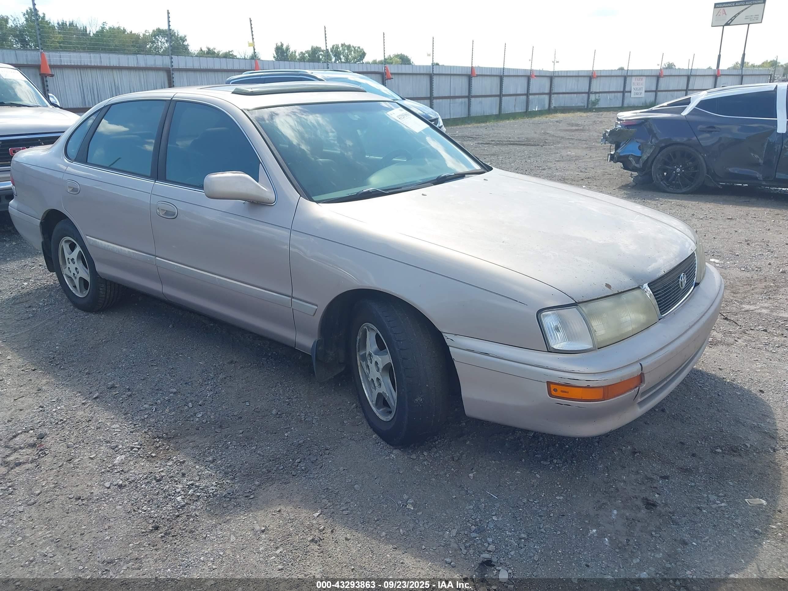 1997 Toyota Avalon XL, VIN 4T1BF12B4VU155609 — Front end