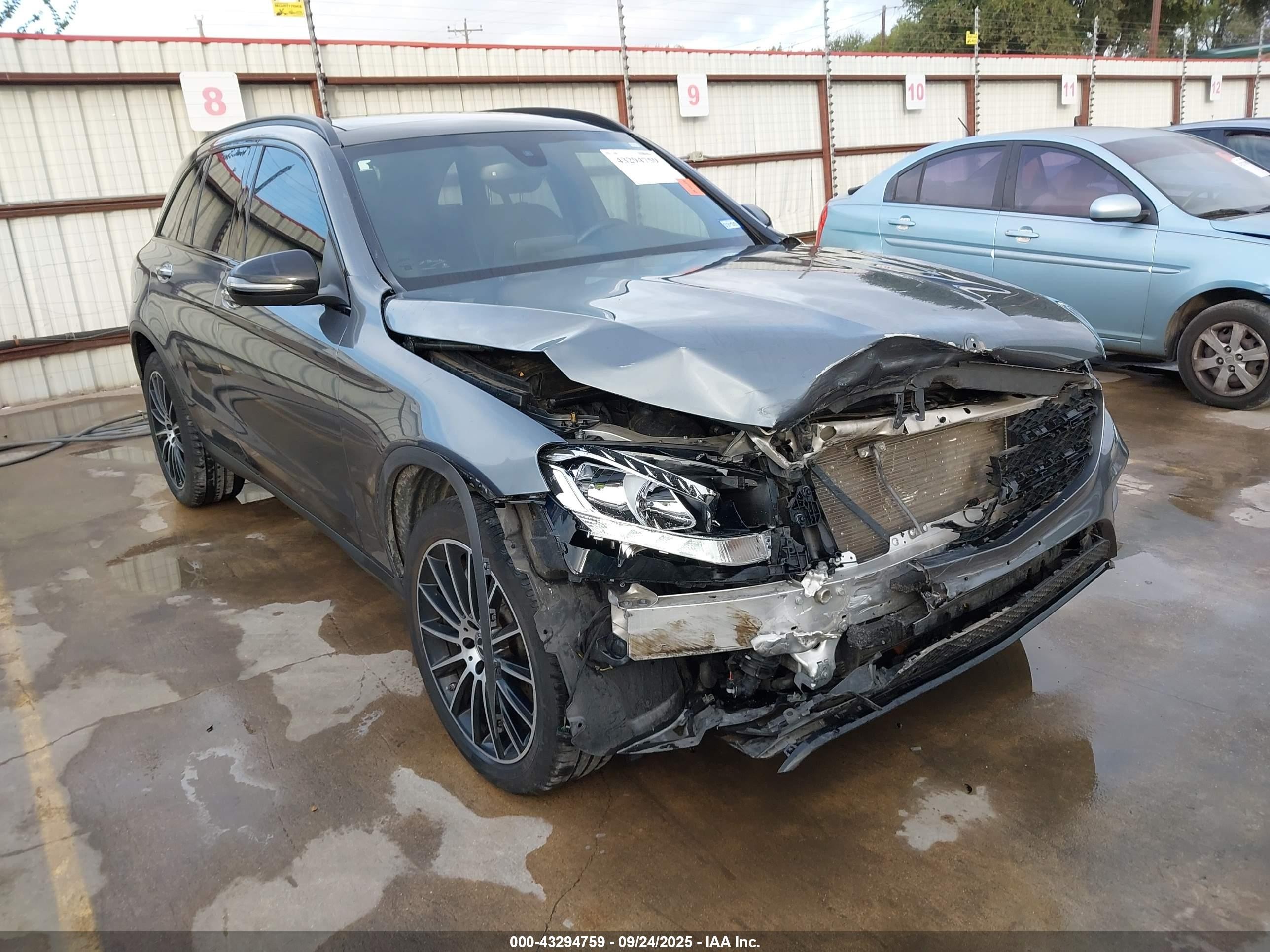 2019 Mercedes-Benz GLC 300, VIN WDC0G4JB5KV128382 — Front end