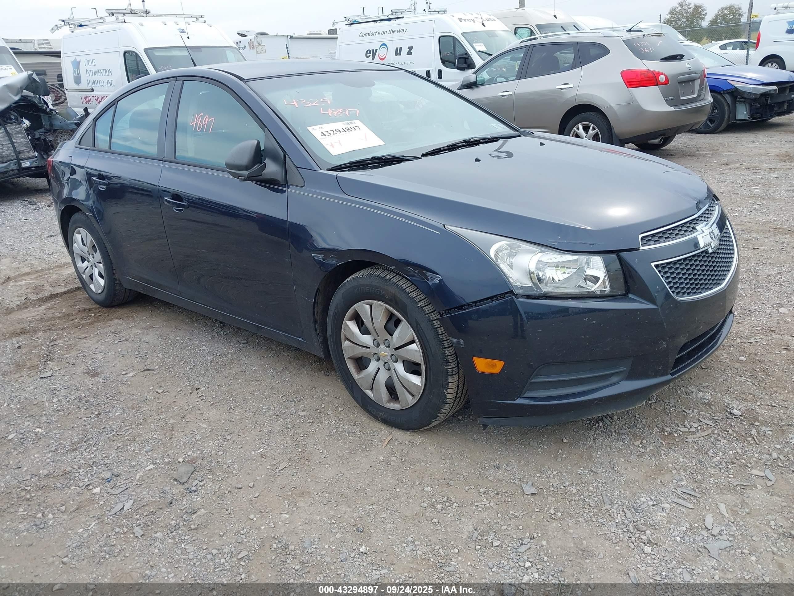 2014 Chevrolet Cruze LS, VIN 1G1PA5SG2E7159550 — Side