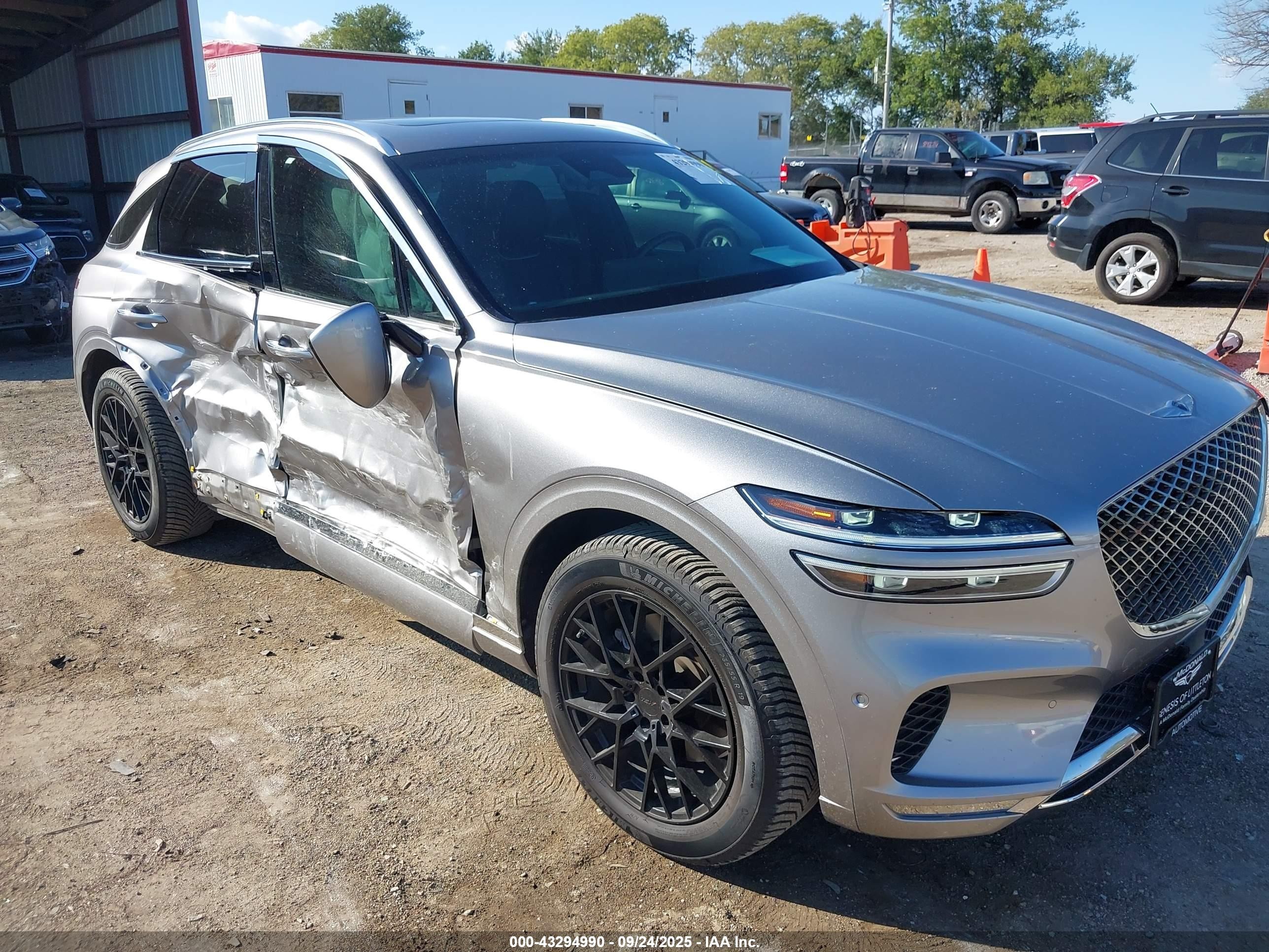 2022 Genesis GV70 2.5T, VIN KMUMADTB6NU059540 — Side
