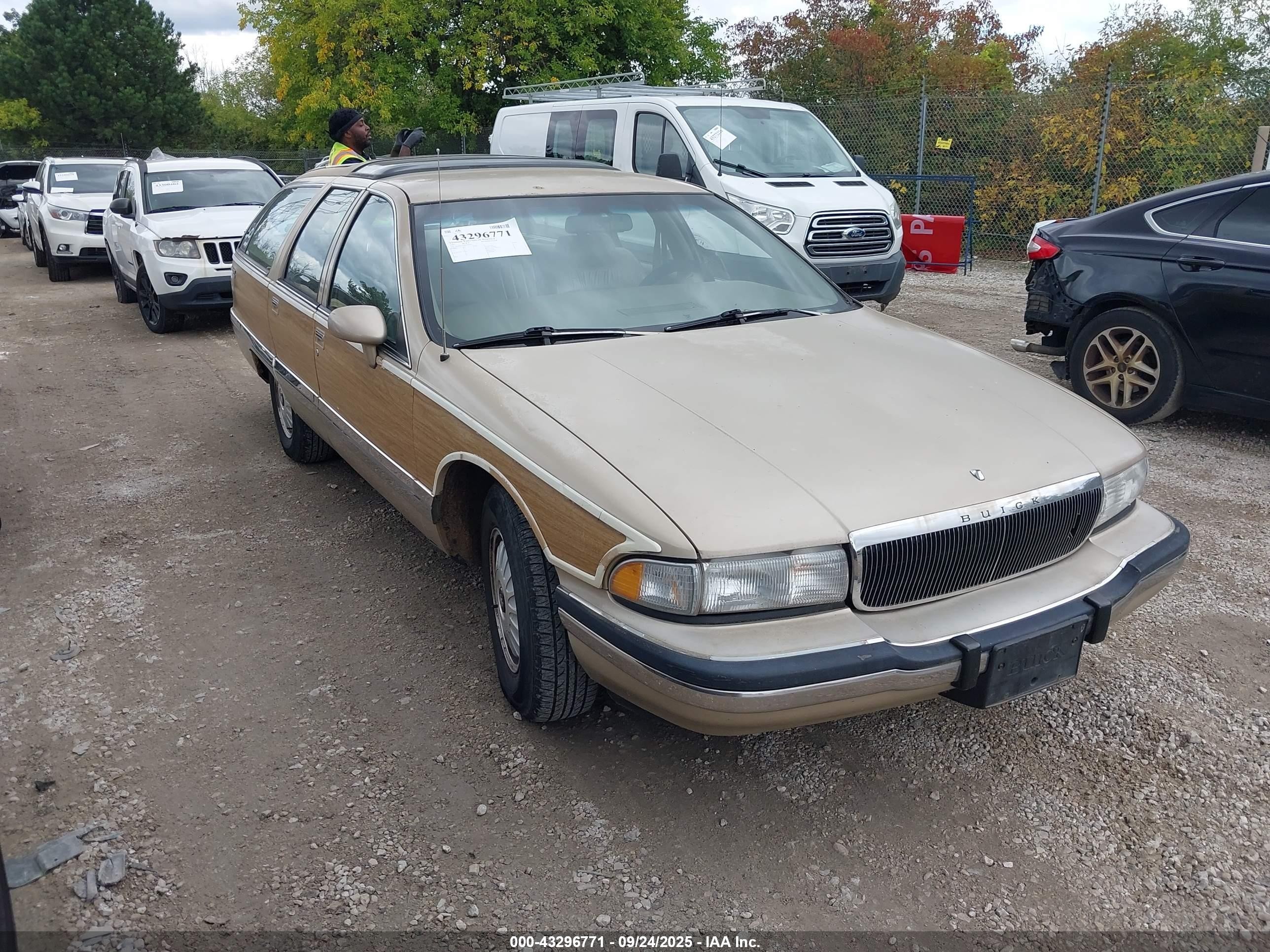 1993 Buick Roadmaster, VIN 1G4BR8376PW403621 — Бок