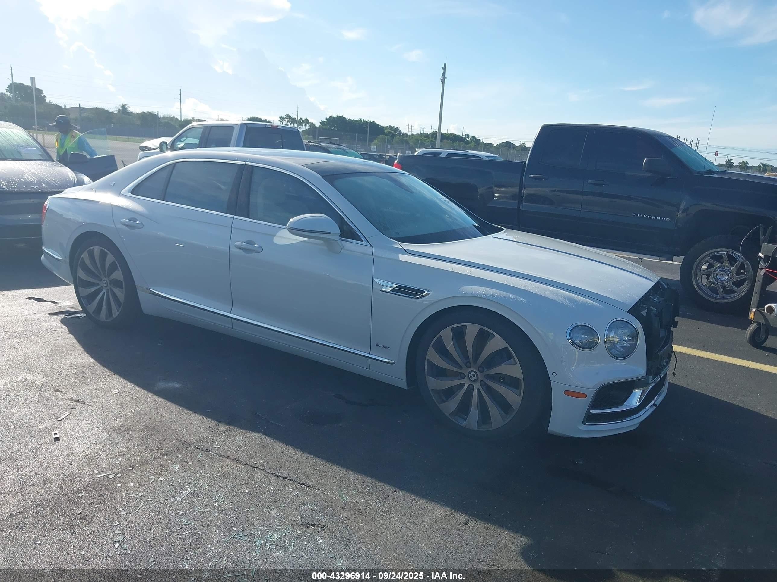 2020 Bentley Flying Spur W12, VIN SCBBB6ZG7LC080974 — Вода / потоп