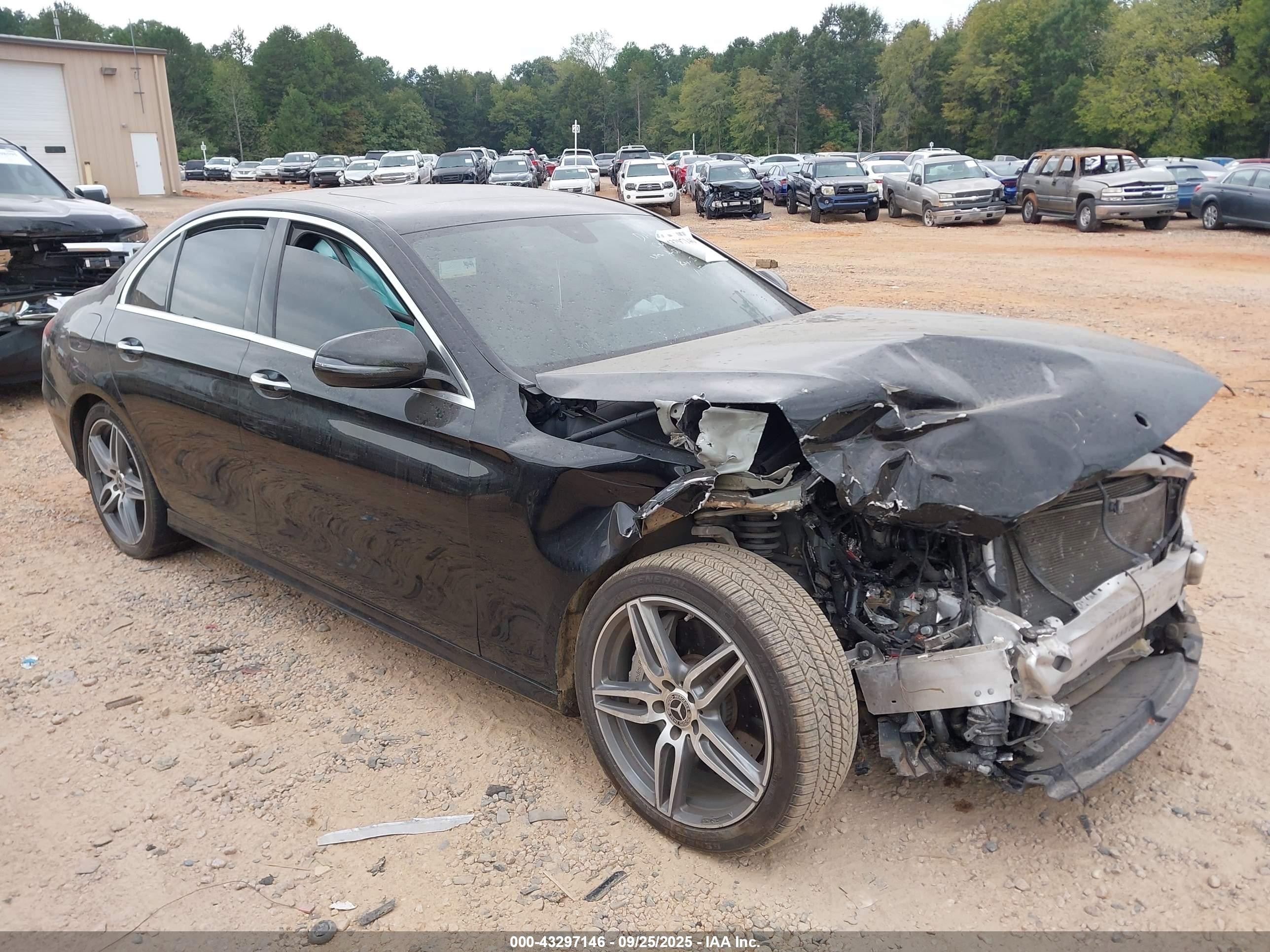 2017 Mercedes-Benz E 300 Luxury, VIN WDDZF4JB5HA017515 — Front end