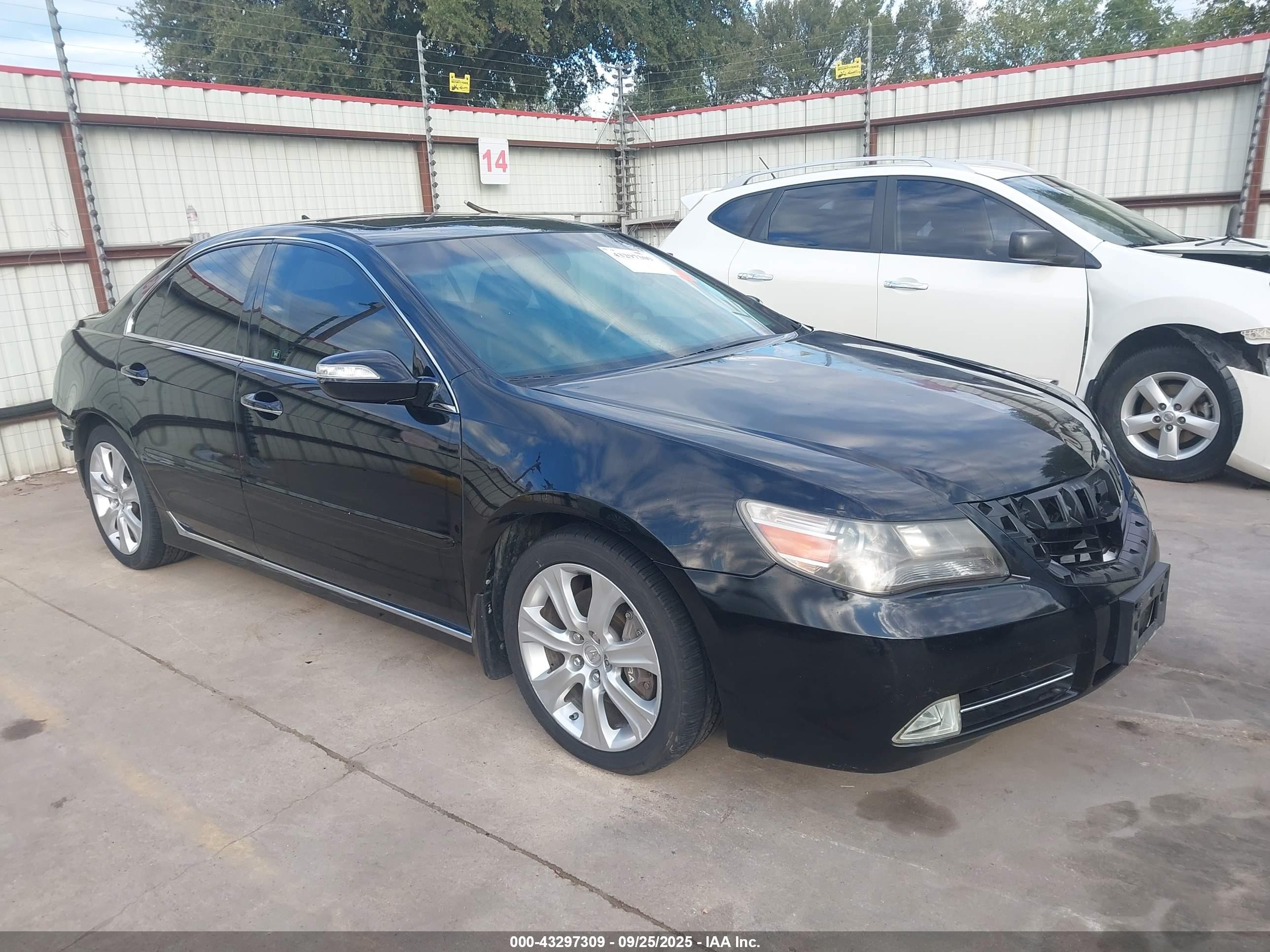 2010 Acura RL Technology, VIN JH4KB2F61AC001618 — Rear end