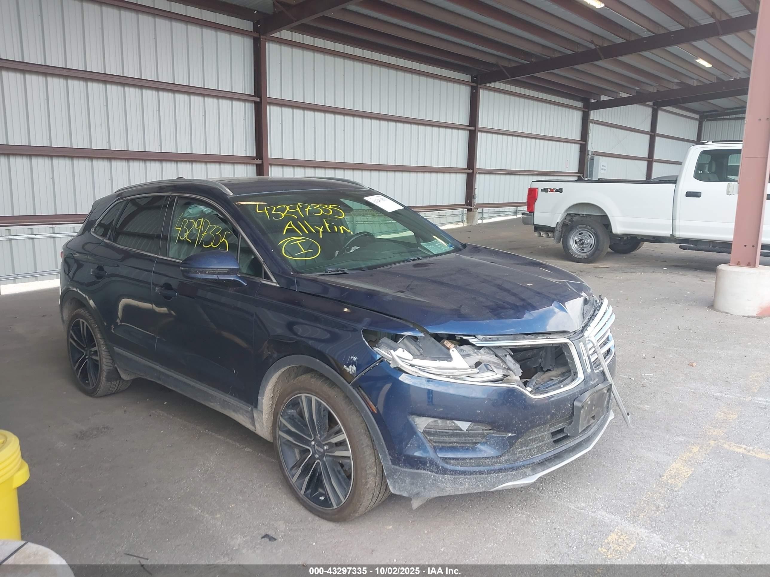 2017 Lincoln MKC Reserve, VIN 5LMTJ3DH1HUL51119 — Front end